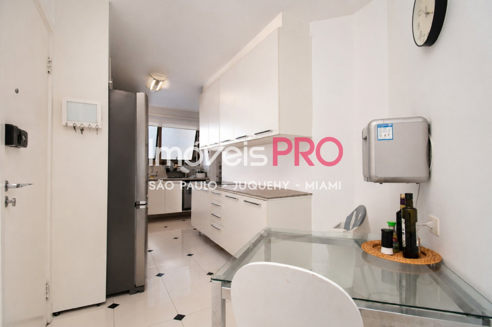 Foto :: https://assets.imoveispro.com.br/thumb/IP39930/apartamento-venda-moema-passaros_IP39930_35_1920x1080.jpg?