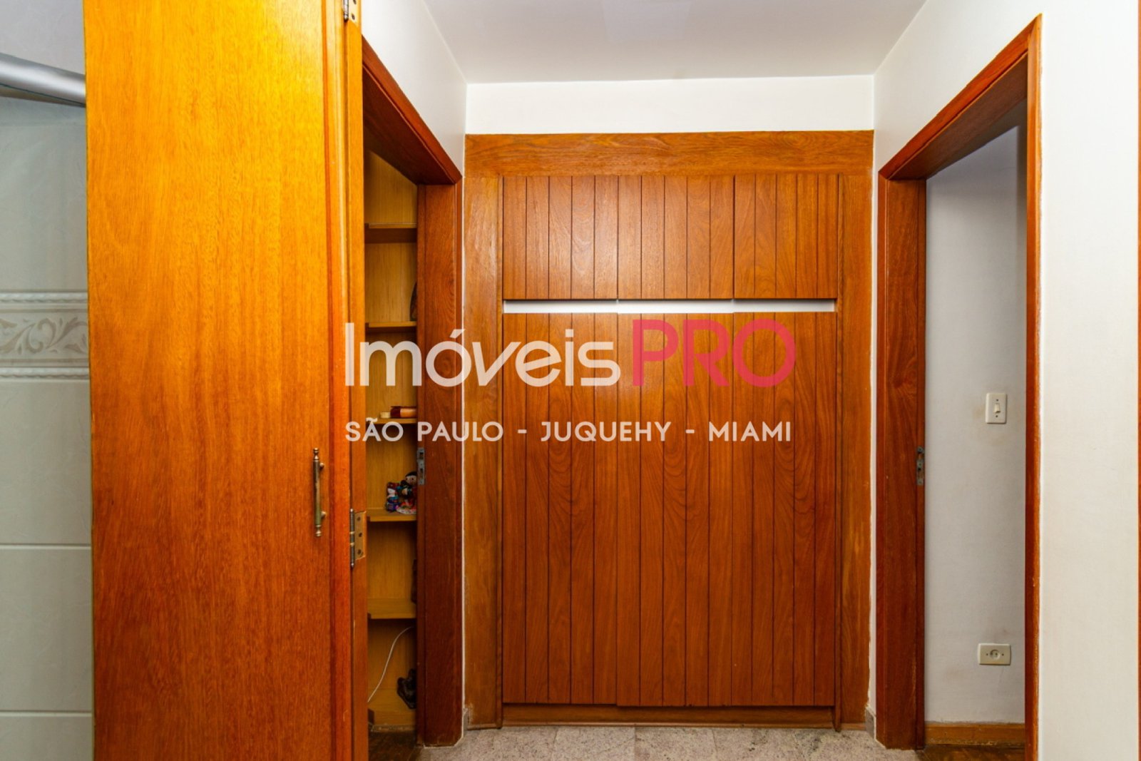 Foto :: https://assets.imoveispro.com.br/thumb/IP39975/apartamento-venda-moema-passaros_IP39975_23_1920x1080.jpg?