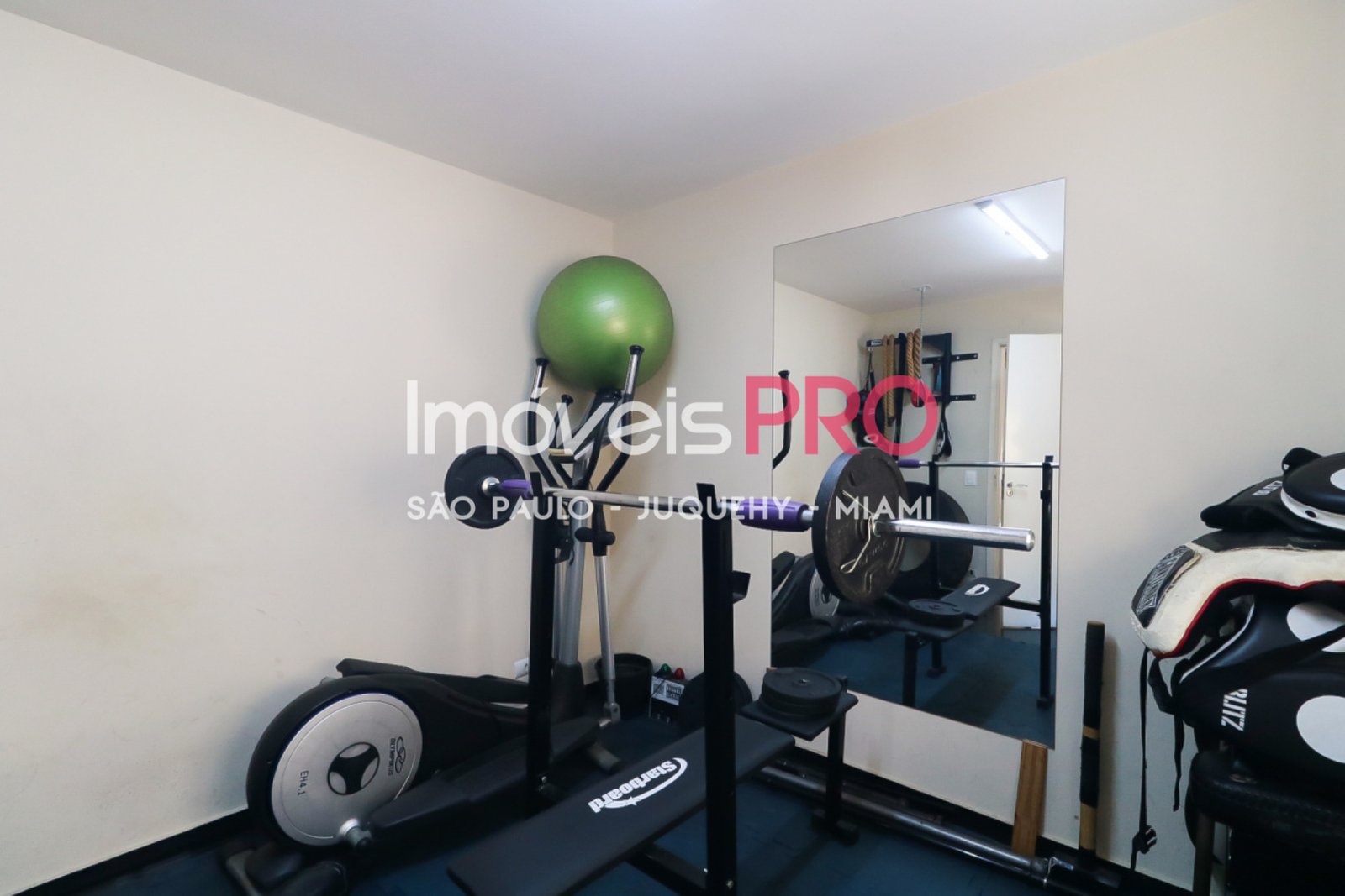 Foto :: https://assets.imoveispro.com.br/thumb/IP39980/apartamento-venda-itaim-bibi_IP39980_41_1920x1080.jpg?