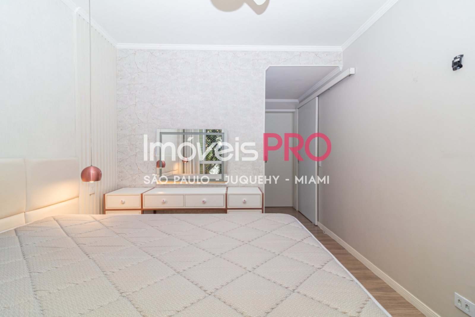 Foto :: IP40016