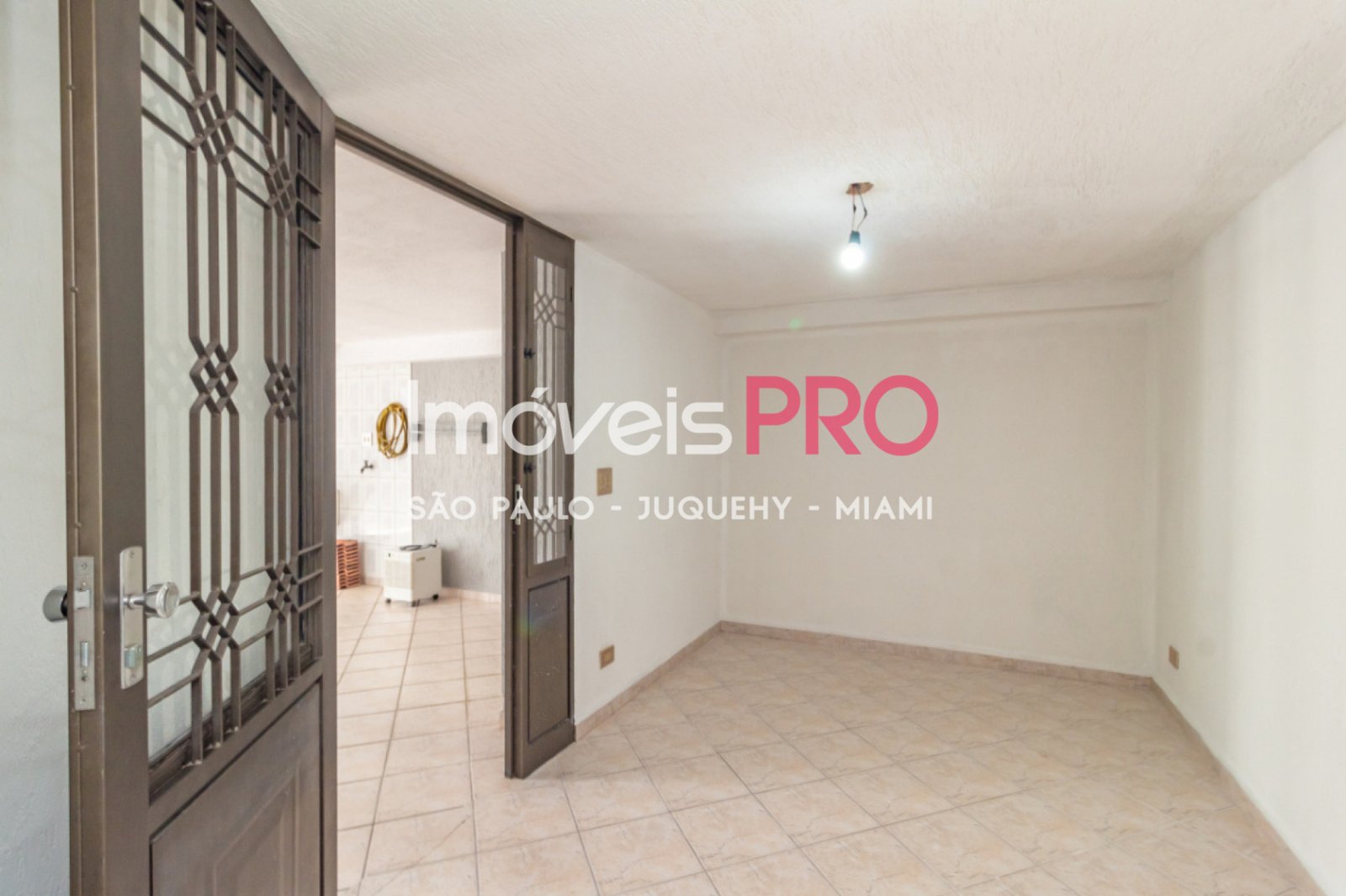 Foto :: https://assets.imoveispro.com.br/thumb/IP40035/casa-venda-planalto-paulista_IP40035_11_1920x1080.jpg?