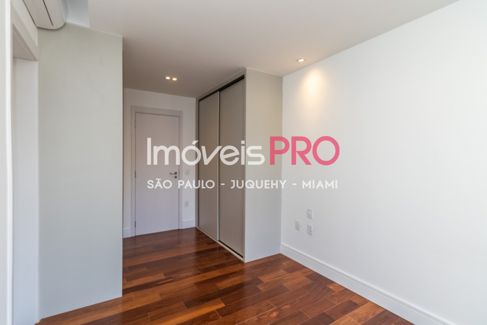 Foto :: https://assets.imoveispro.com.br/thumb/IP40044/apartamento-venda-campo-belo_IP40044_17_1920x1080.jpg?