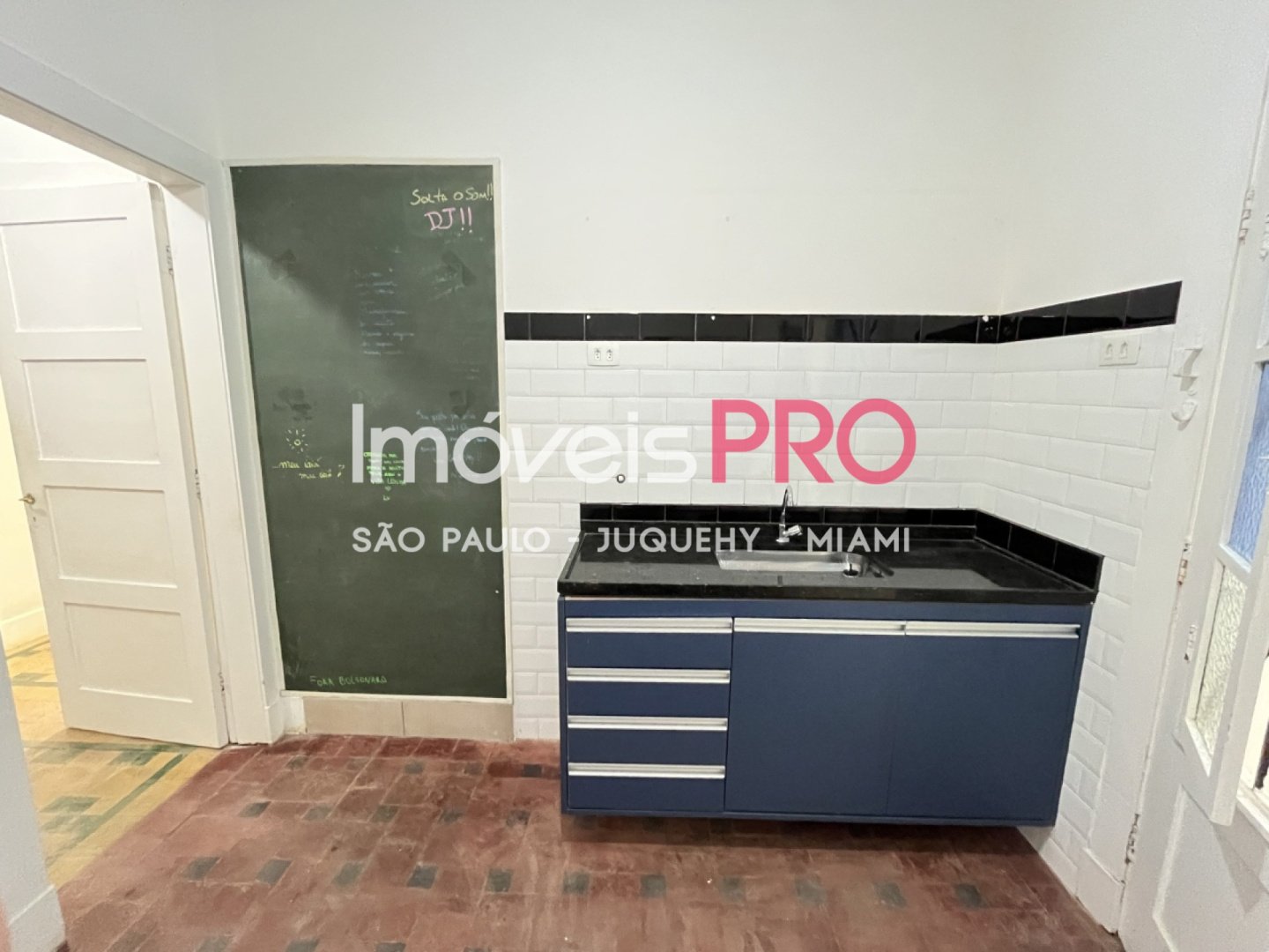 Foto :: https://assets.imoveispro.com.br/thumb/IP40053/casa-de-vila-aluguel-higienopolis_IP40053_11_1920x1080.jpg?