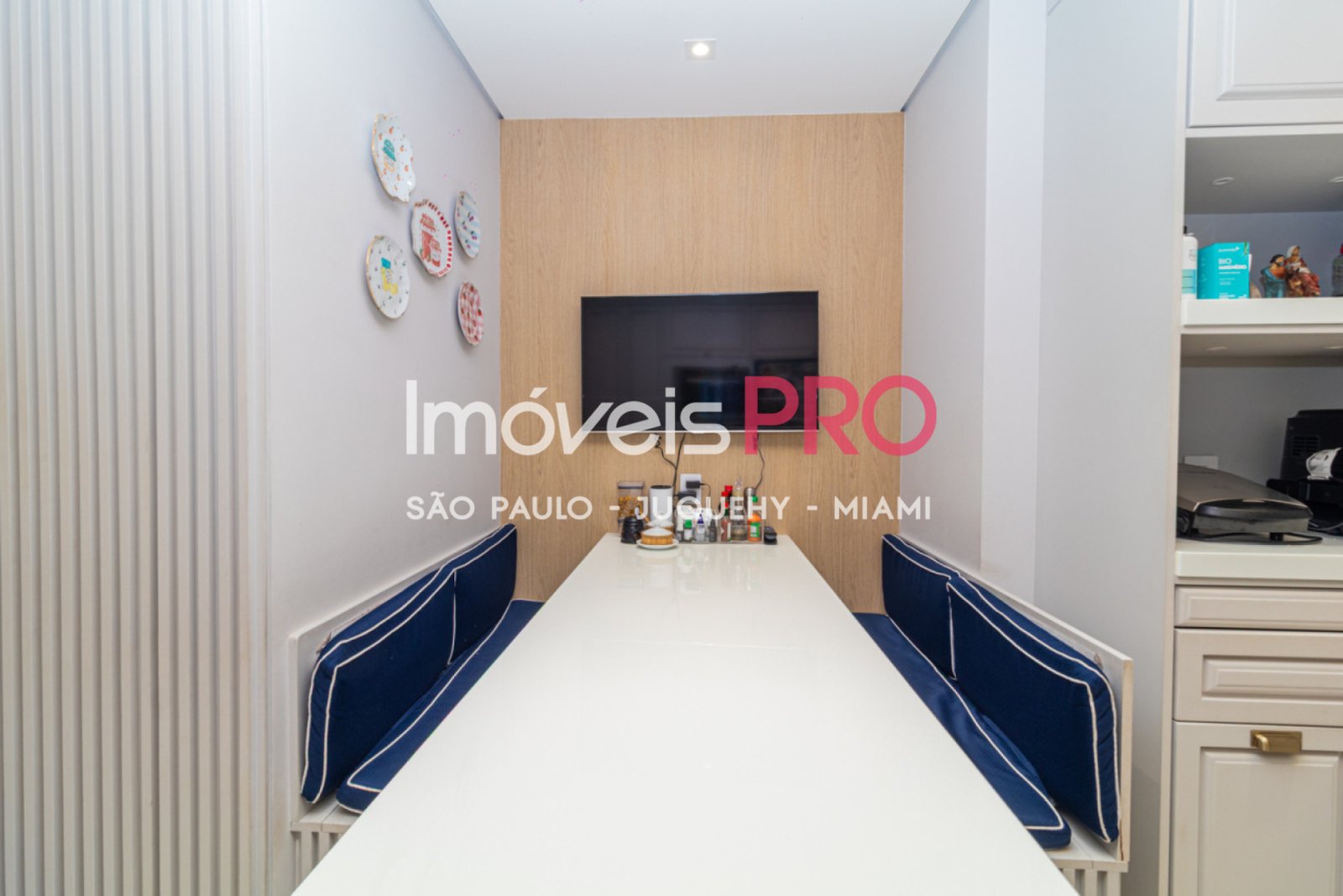 Foto :: https://assets.imoveispro.com.br/thumb/IP40070/apartamento-venda-pinheiros_IP40070_35_1920x1080.jpg?