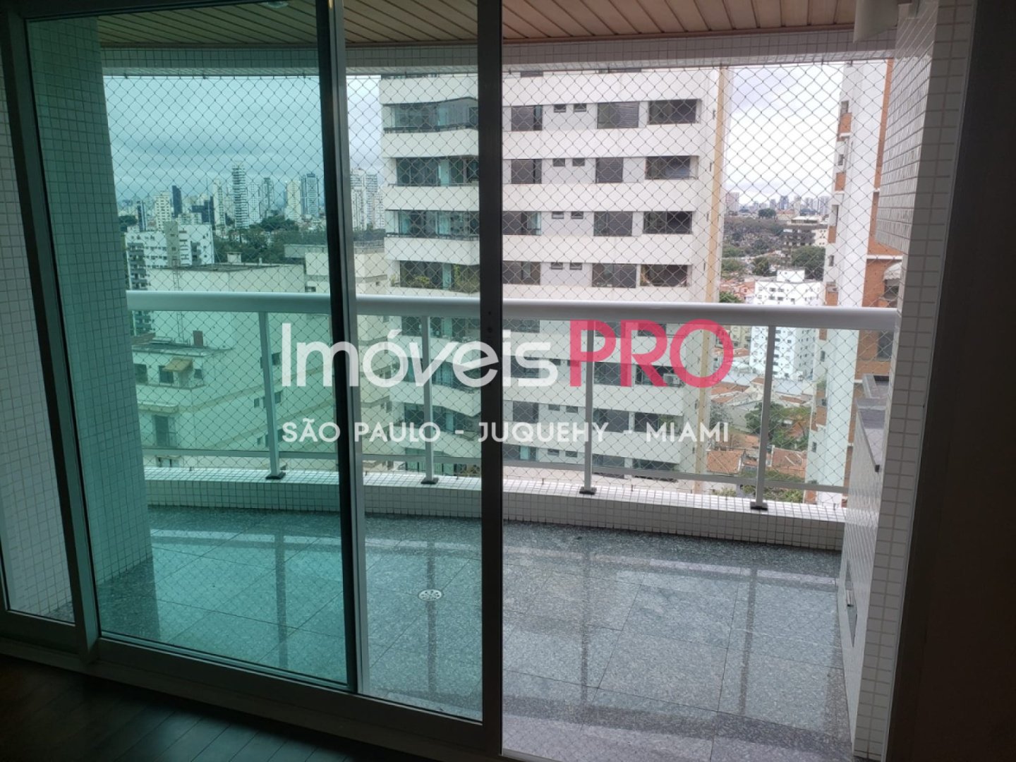 Foto :: IP40107
