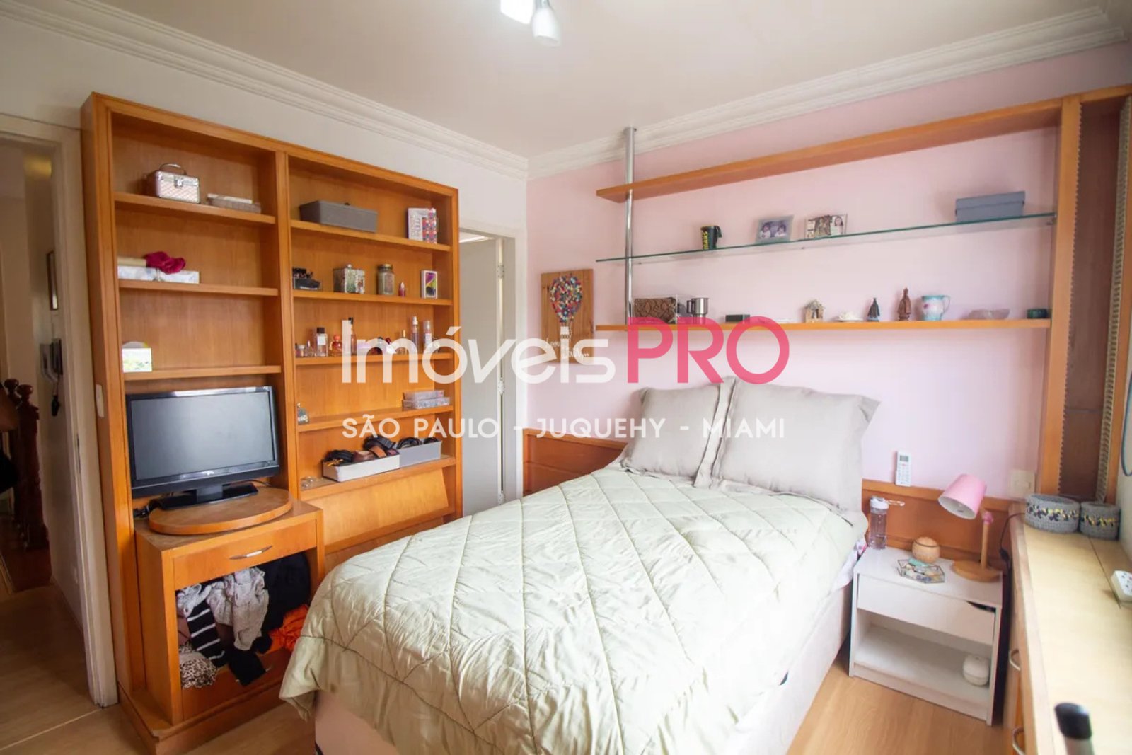 Foto :: IP40136