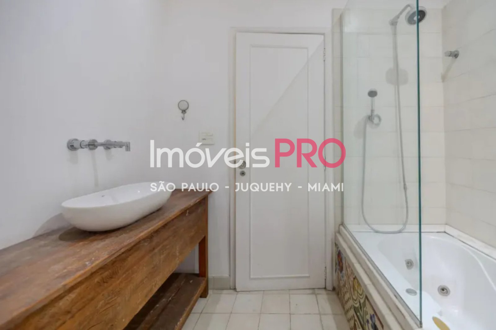 Foto :: IP40141
