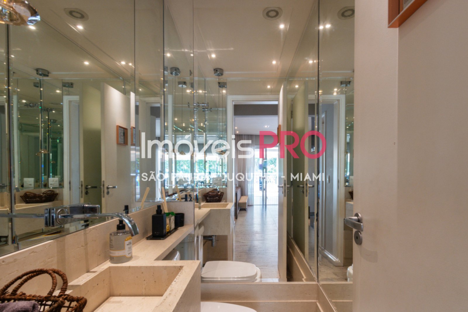 Foto :: IP40143