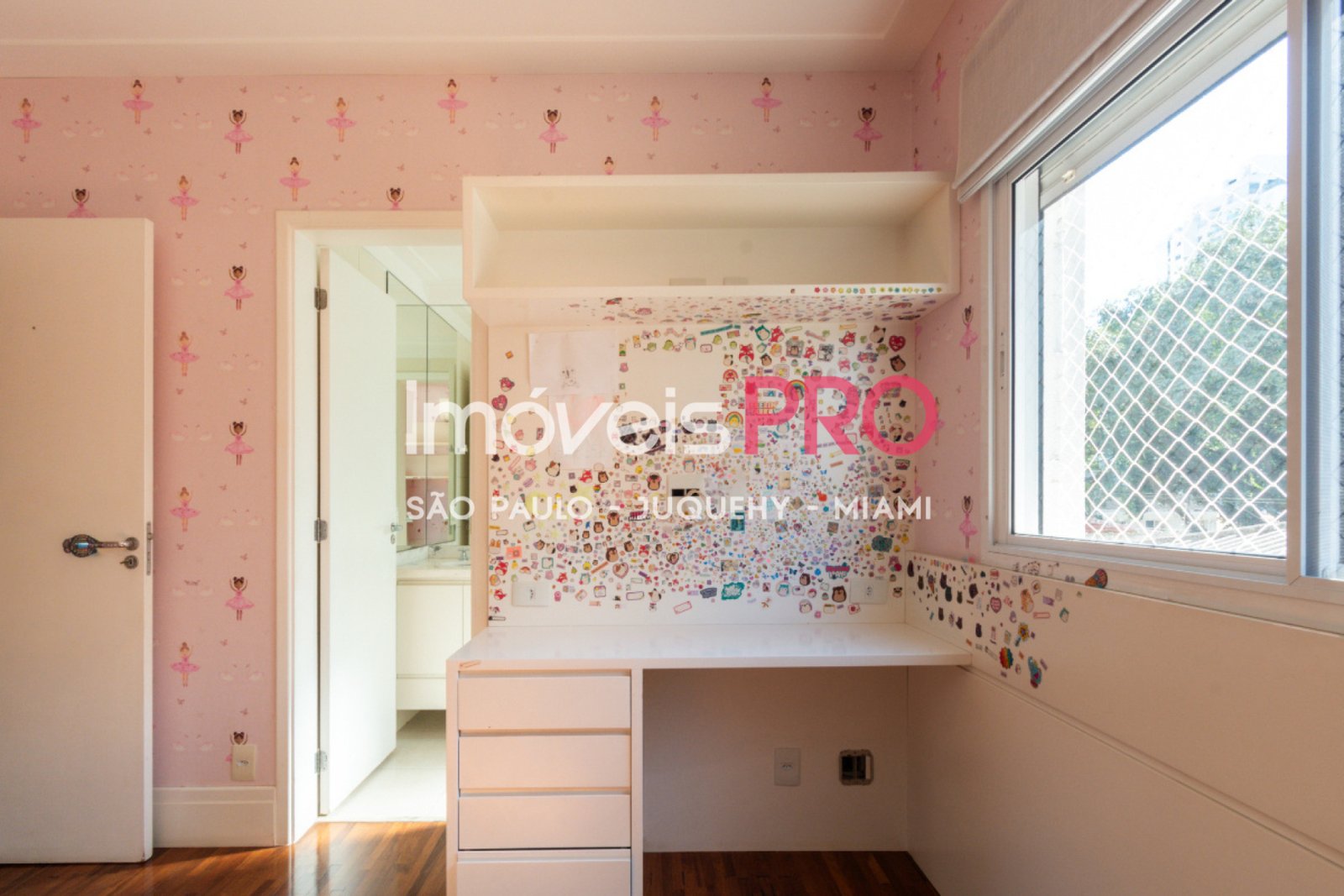 Foto :: IP40143