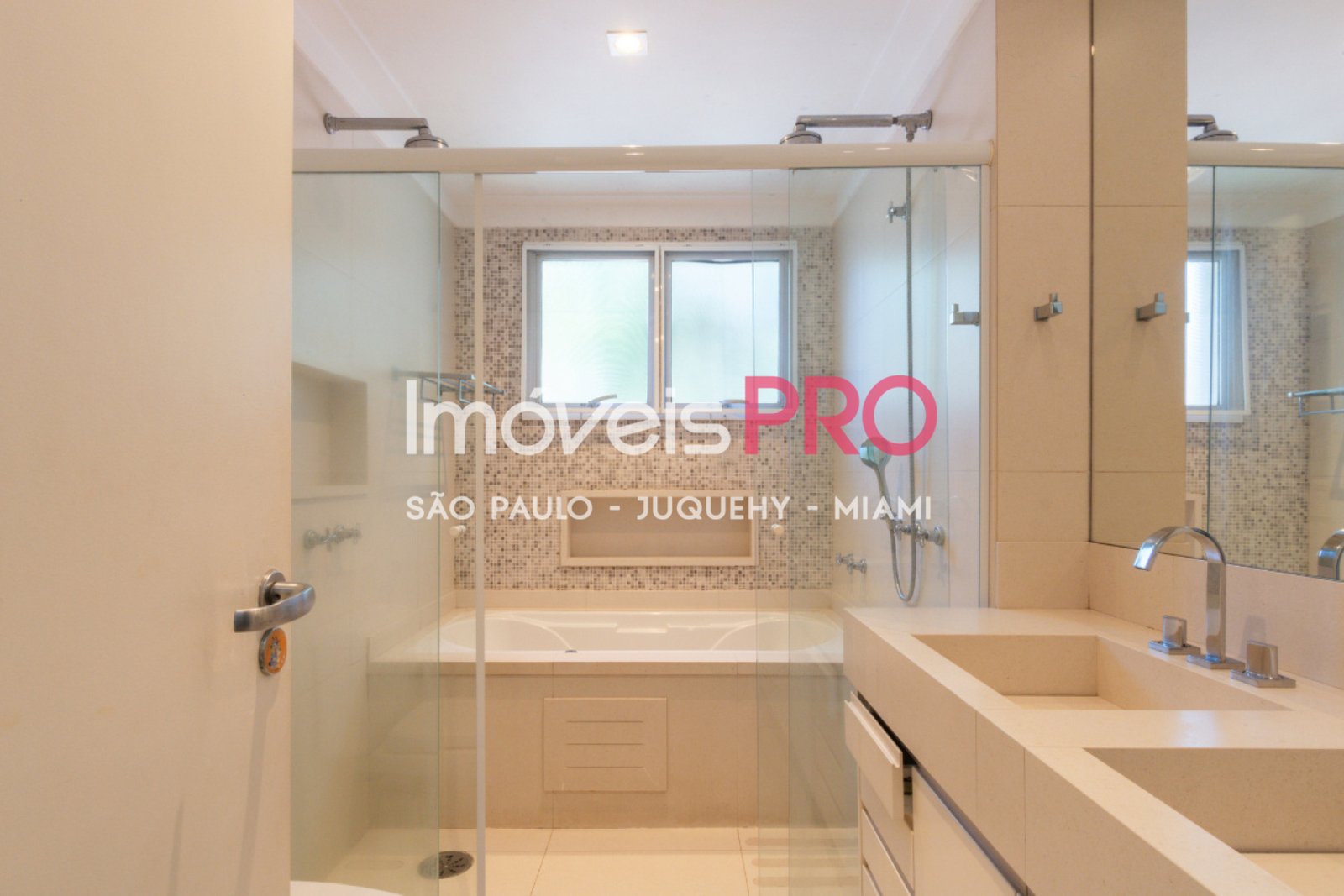 Foto :: IP40143