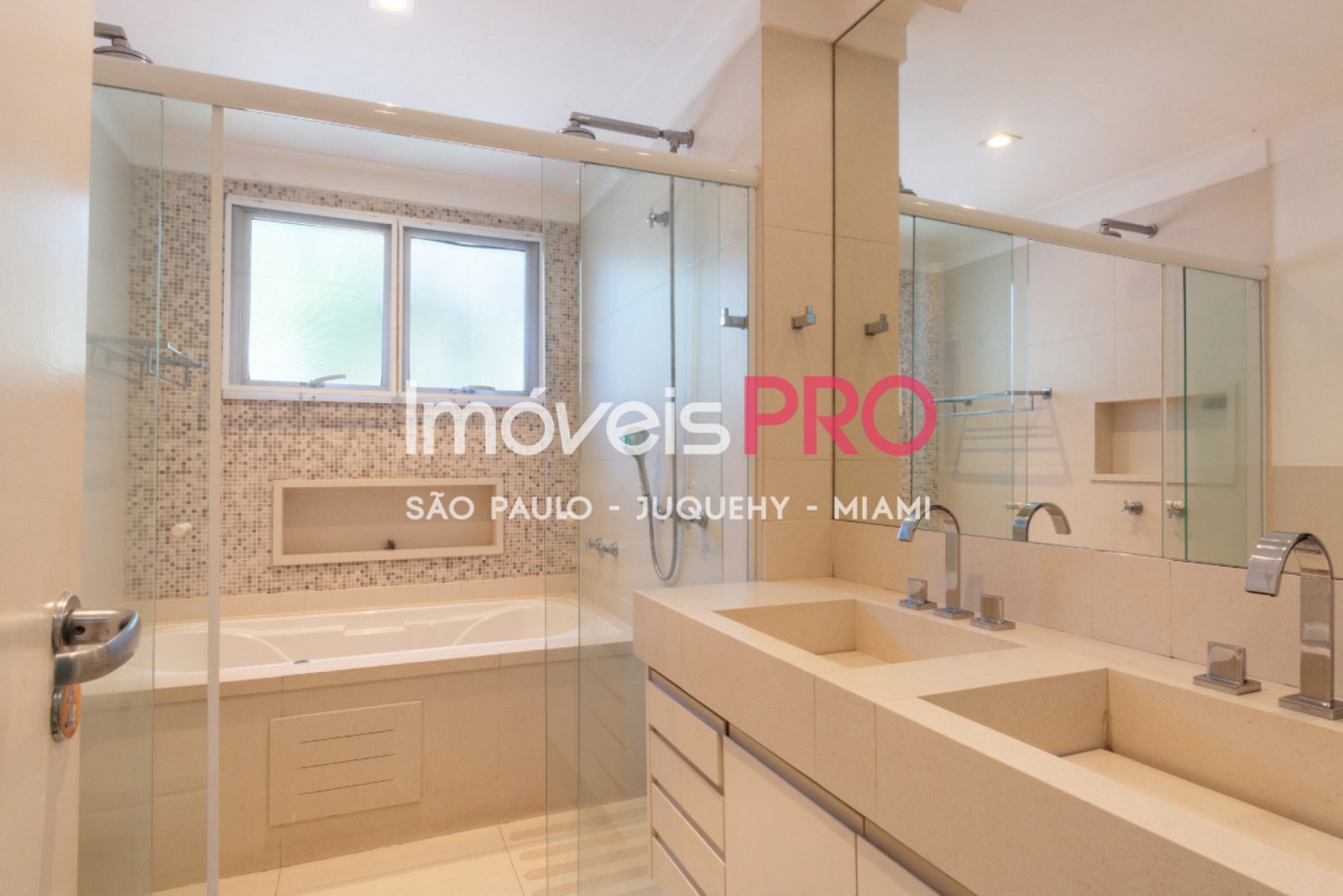Foto :: IP40143