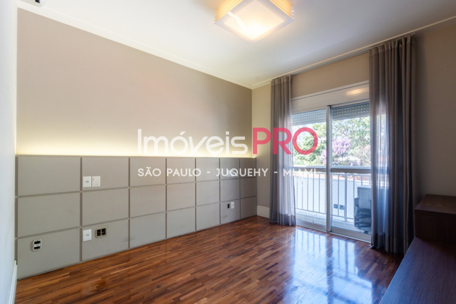 Foto :: IP40143