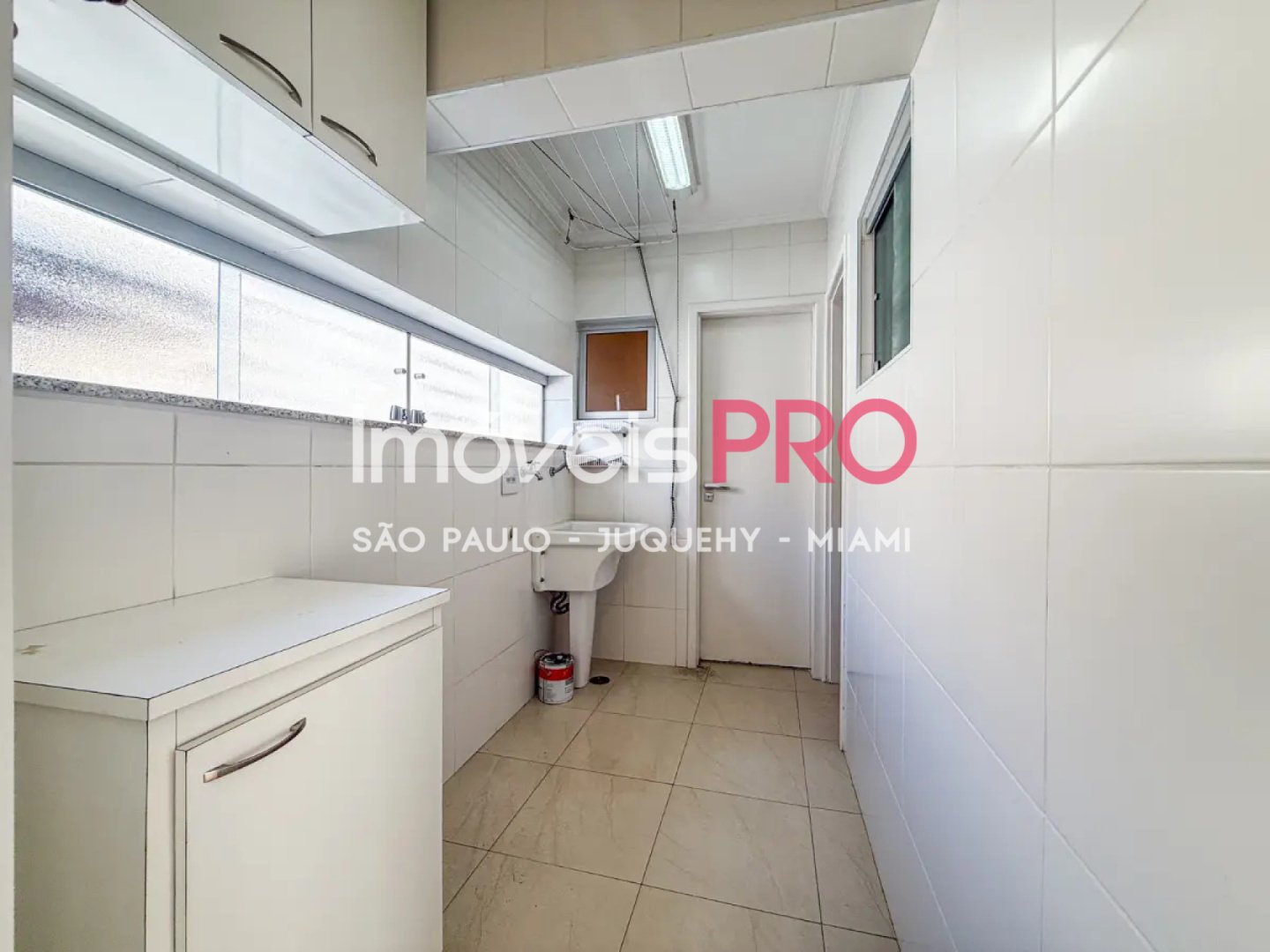 Foto :: IP40146