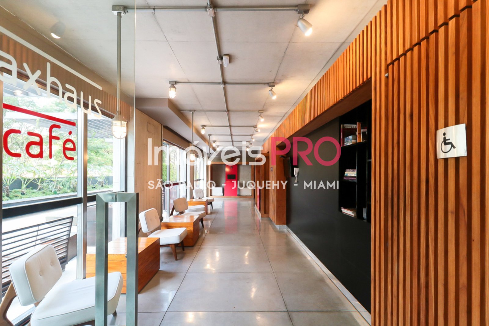 Foto :: IP40151