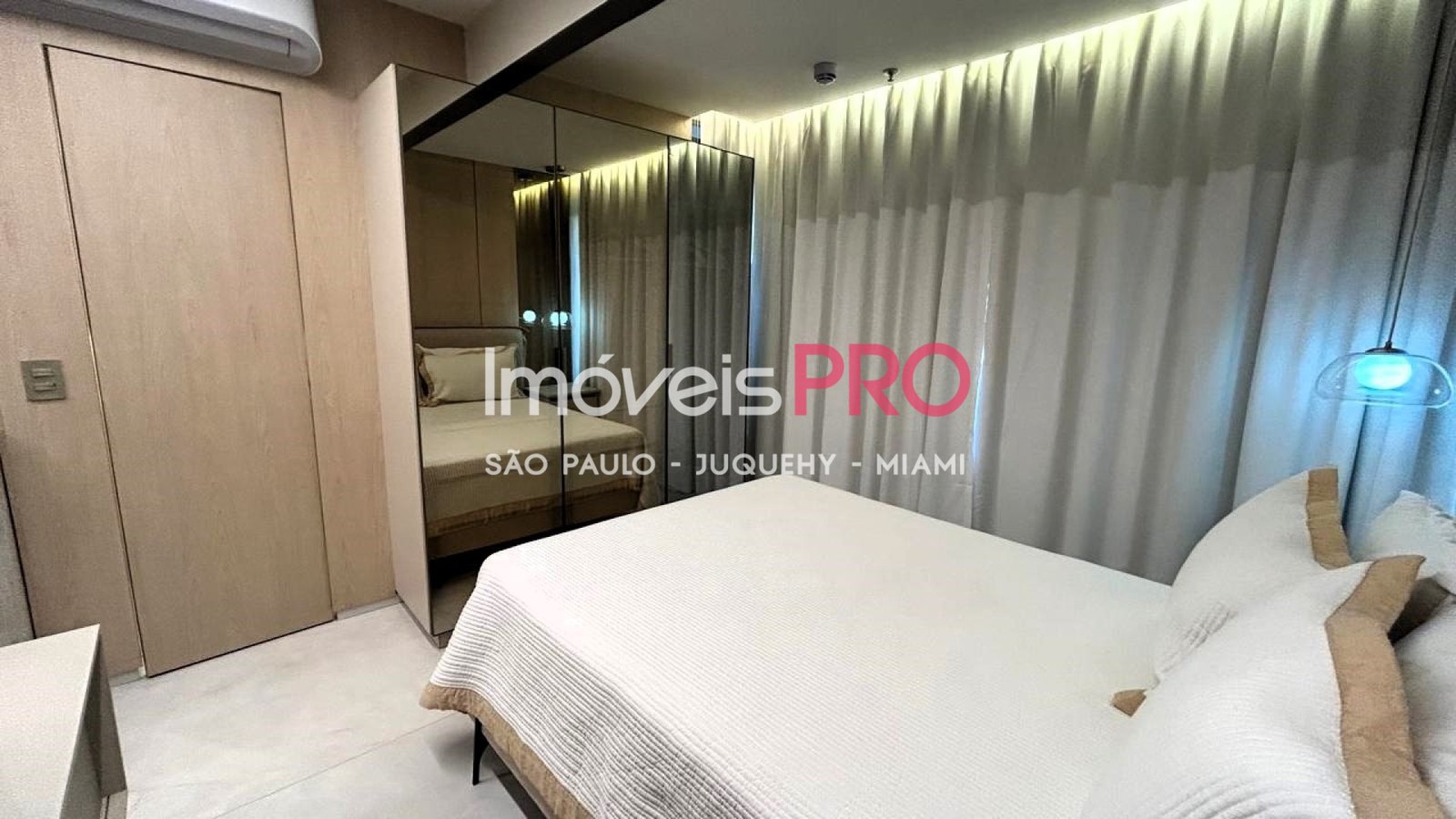 Foto :: IP40156