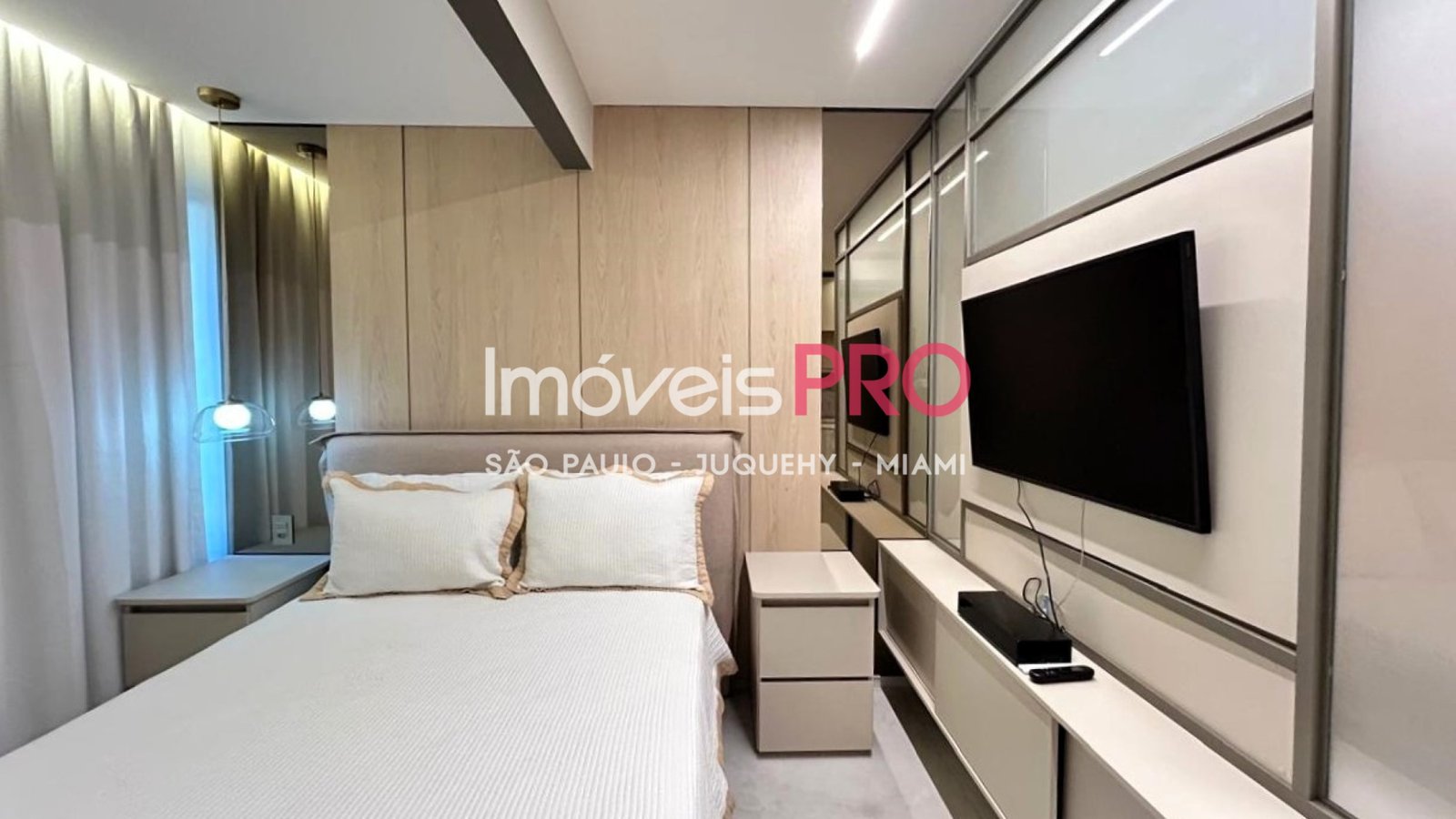 Foto :: IP40156