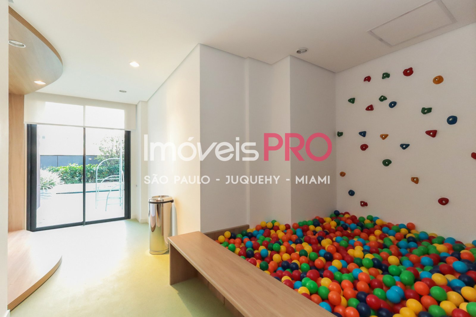 Foto :: IP40158