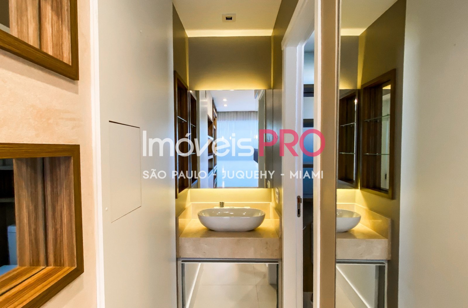 Foto :: IP40159