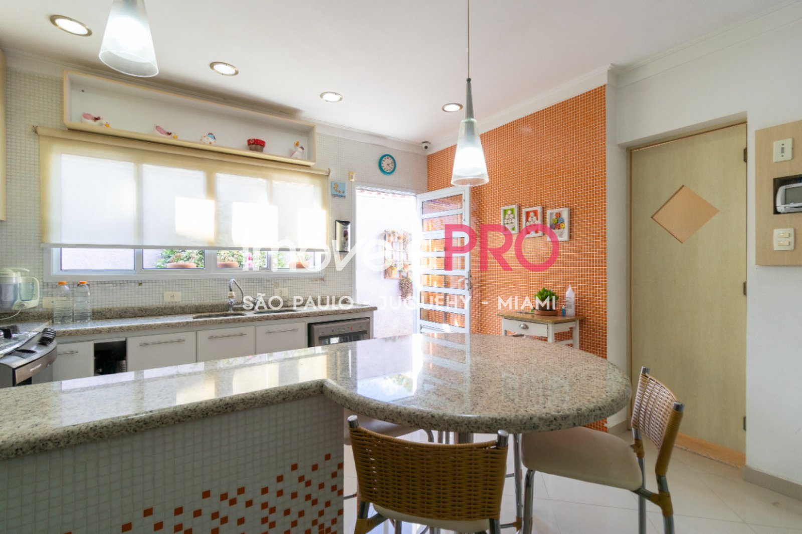 Foto :: https://assets.imoveispro.com.br/thumb/IP40160/casa-venda-planalto-paulista_IP40160_11_1920x1080.jpg?