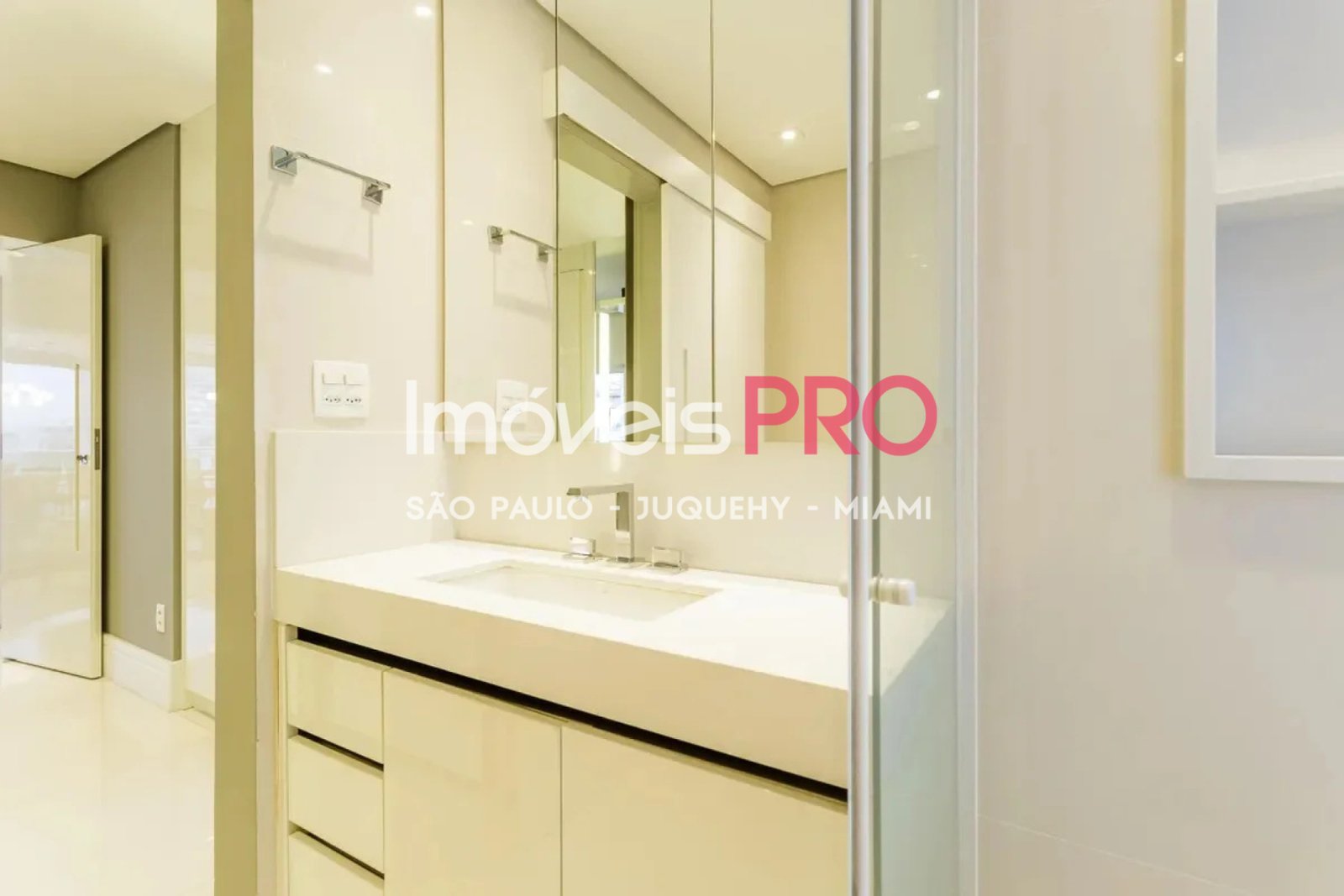 Foto :: IP40163