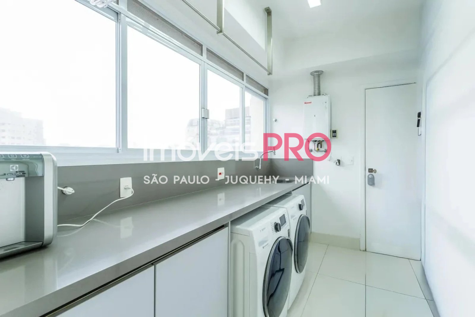 Foto :: https://assets.imoveispro.com.br/thumb/IP40163/apartamento-venda-itaim-bibi_IP40163_23_1920x1080.jpg?