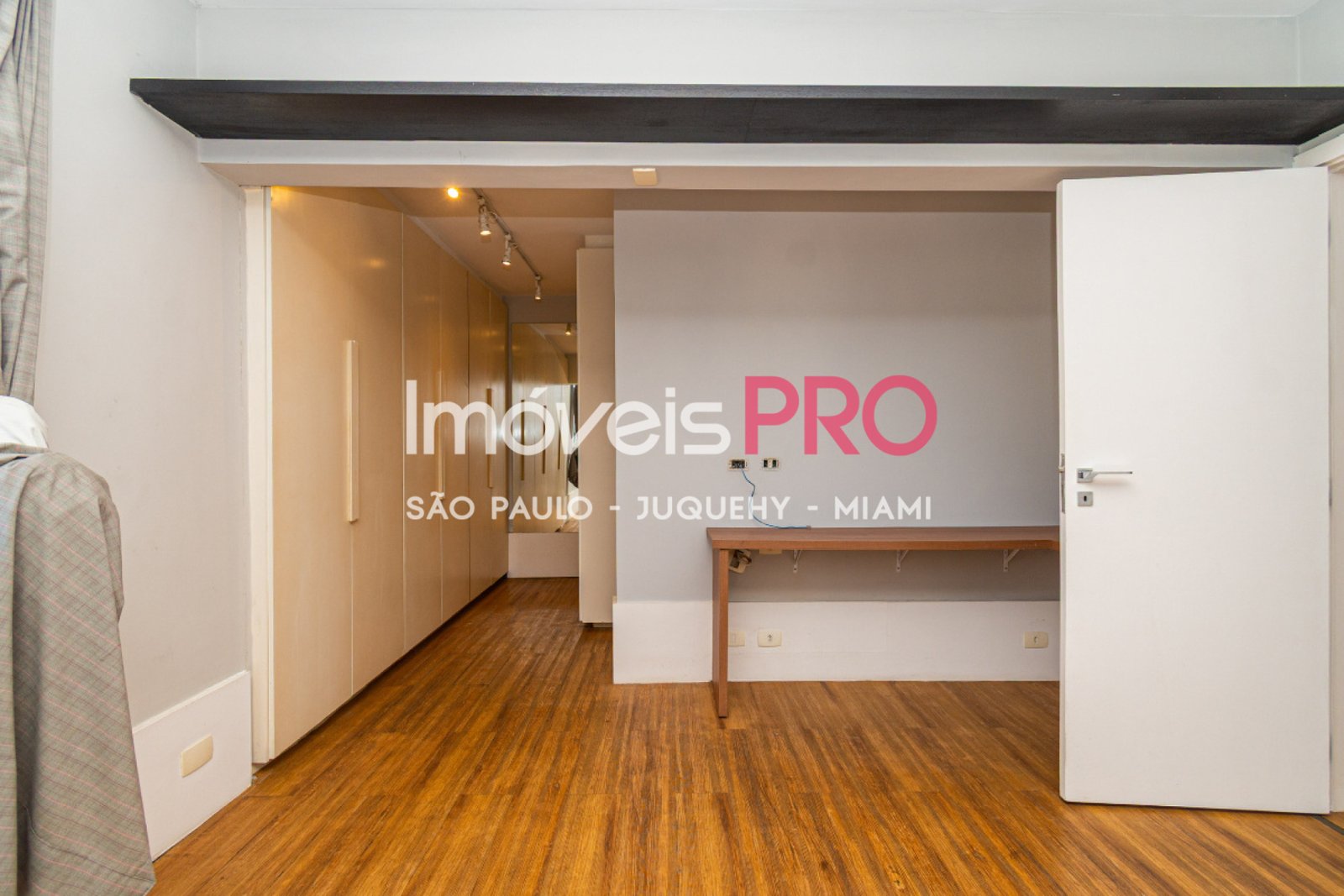 Foto :: IP40167