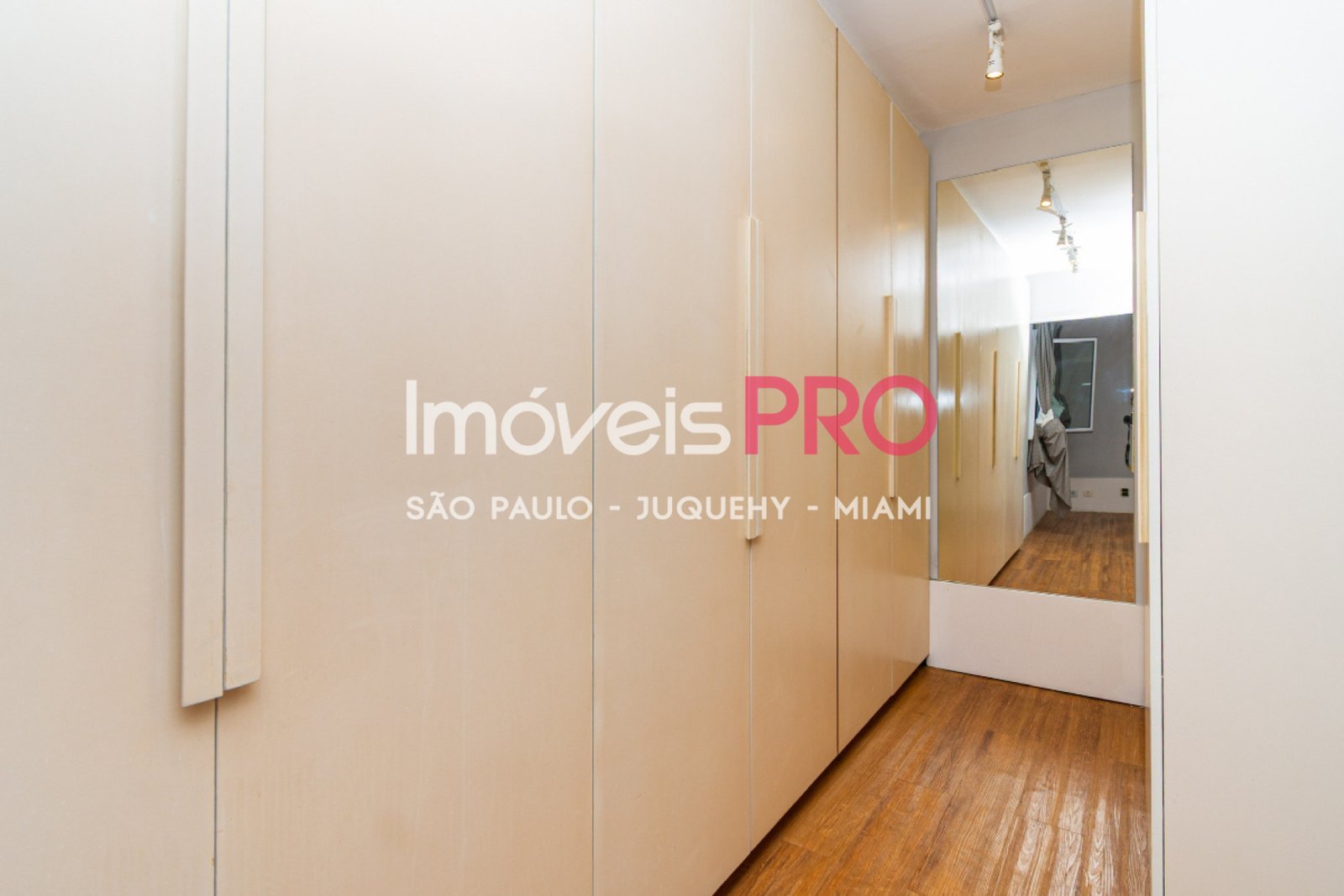 Foto :: IP40167