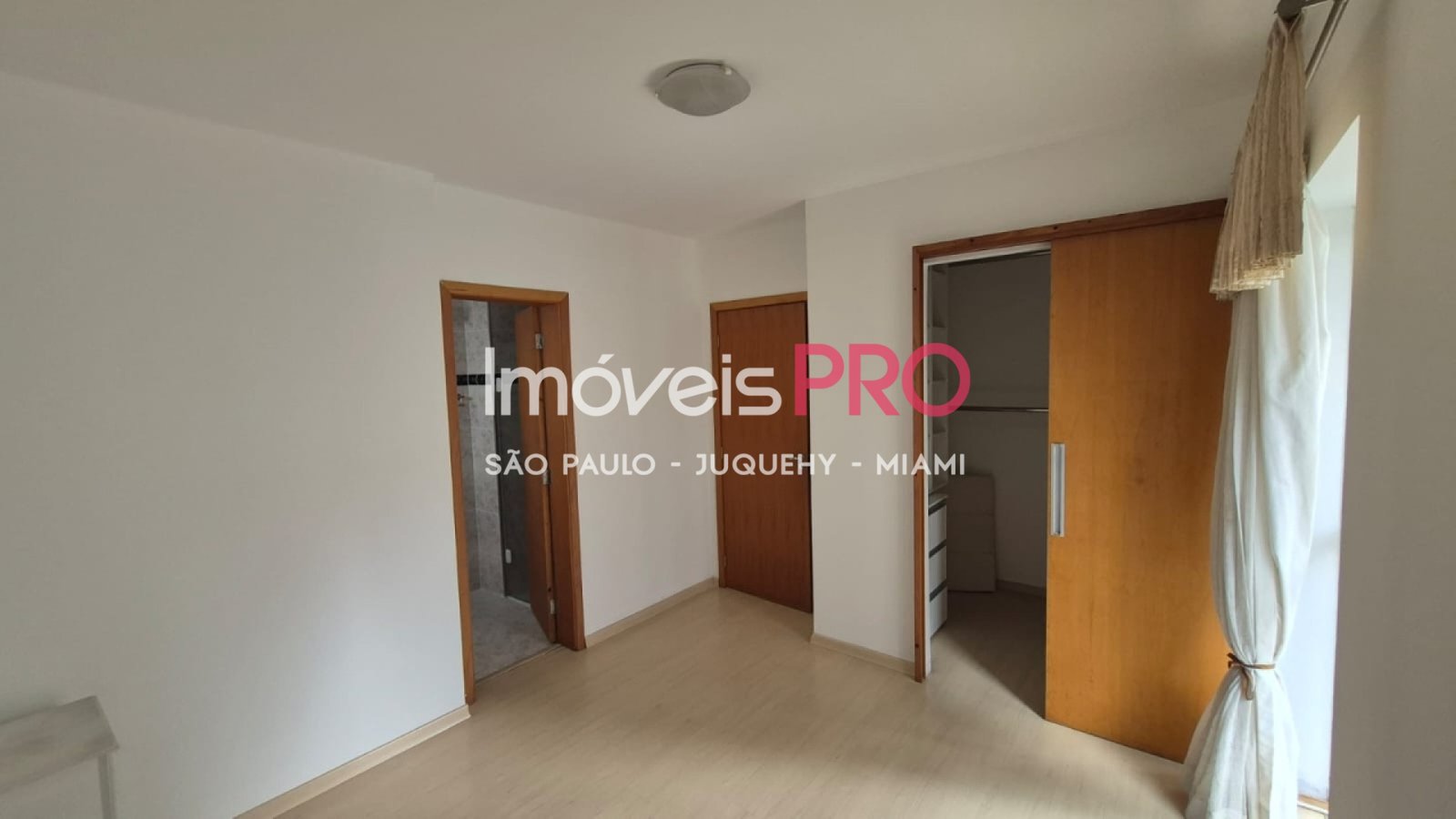 Foto :: IP40168