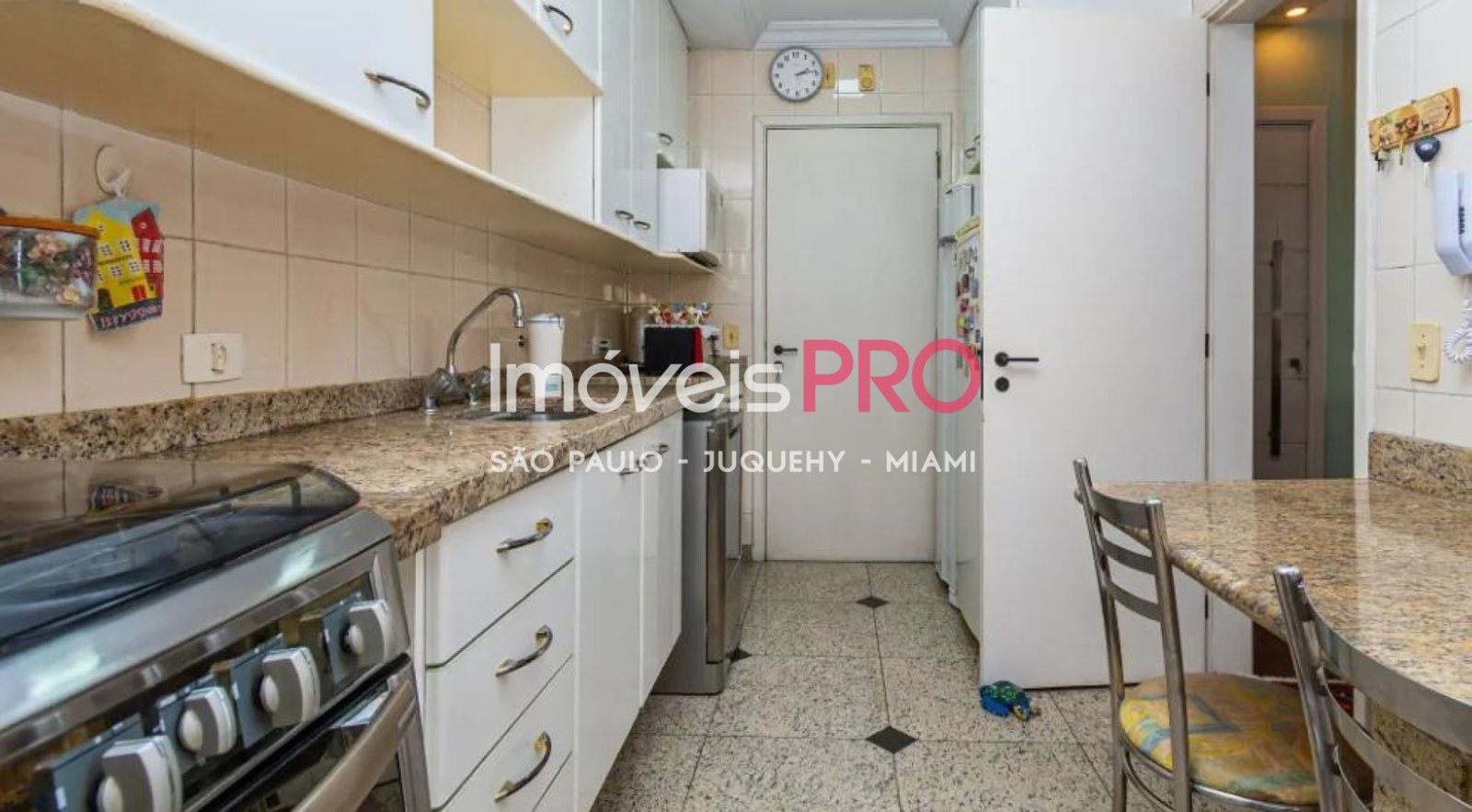 Foto :: IP40173