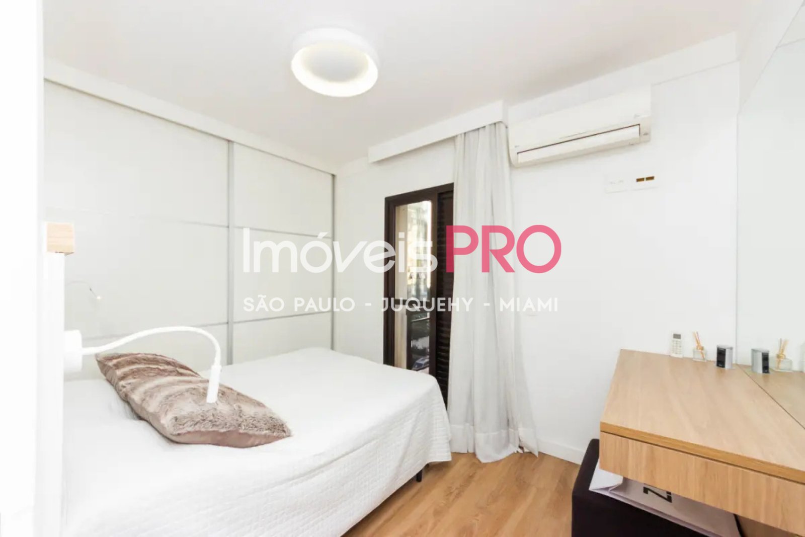 Foto :: IP40177