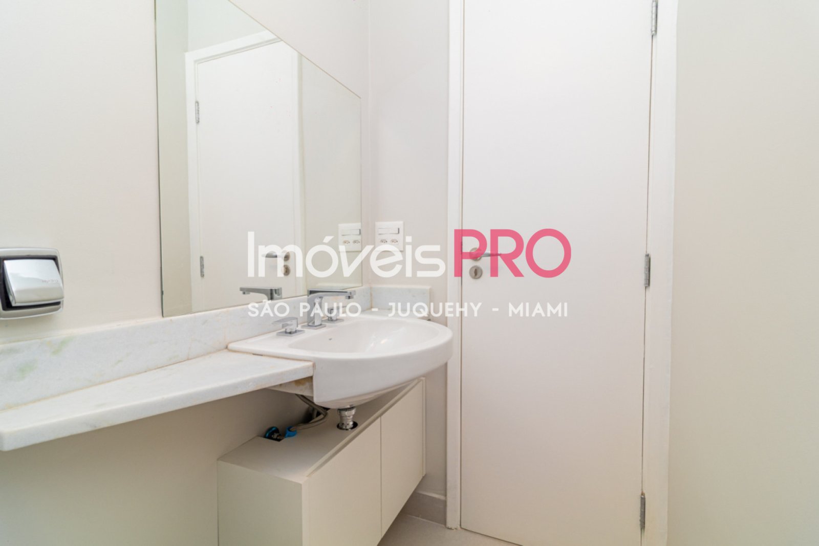 Foto :: IP40179