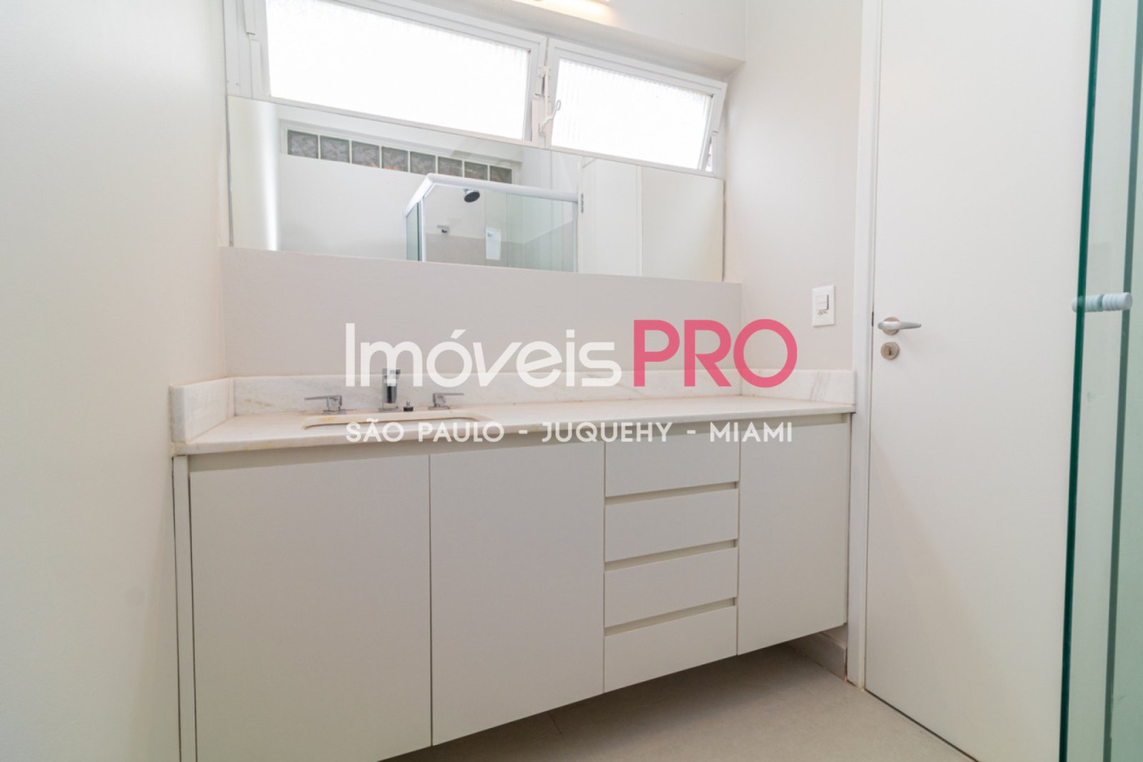 Foto :: IP40179