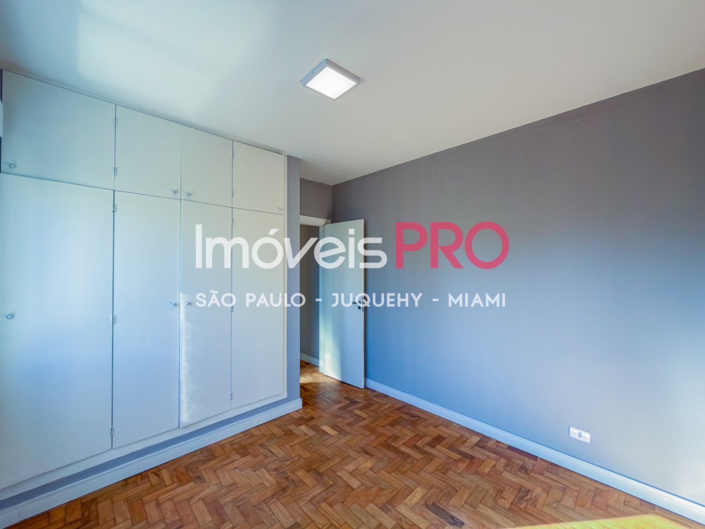 Foto :: IP40192