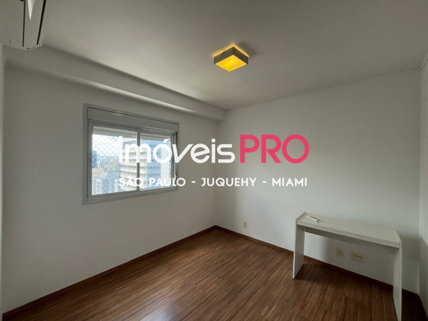 Foto :: IP40194