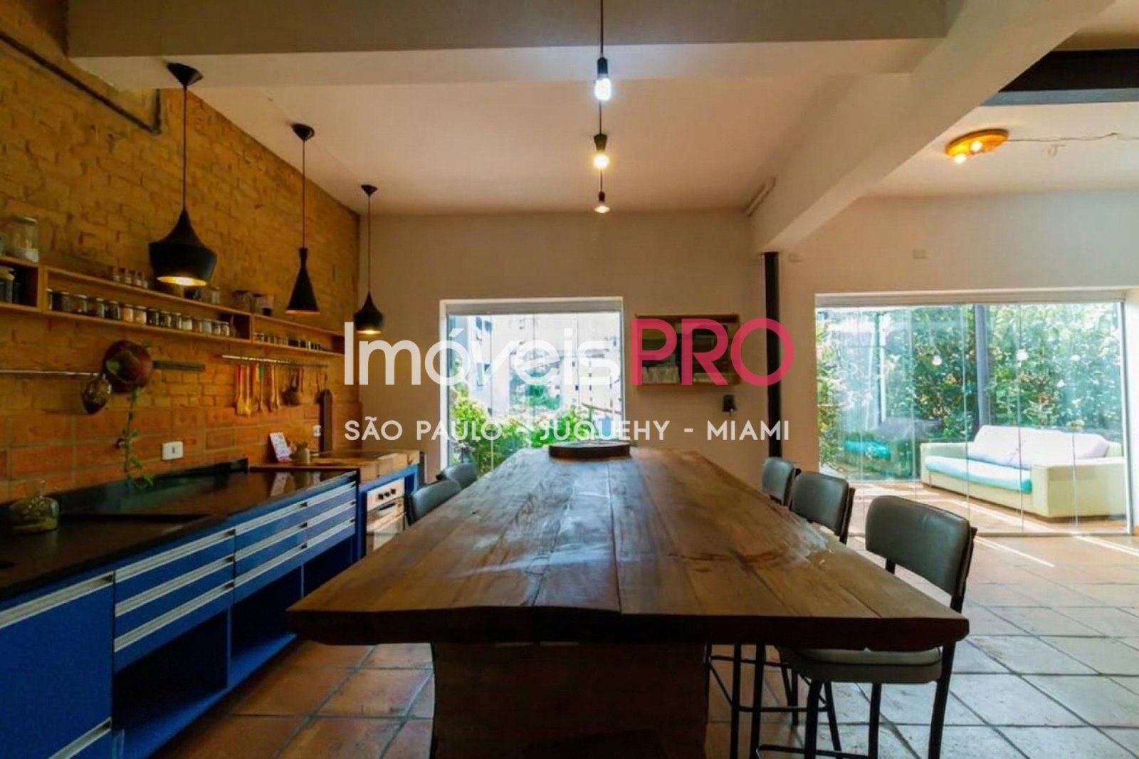 Foto :: IP40196
