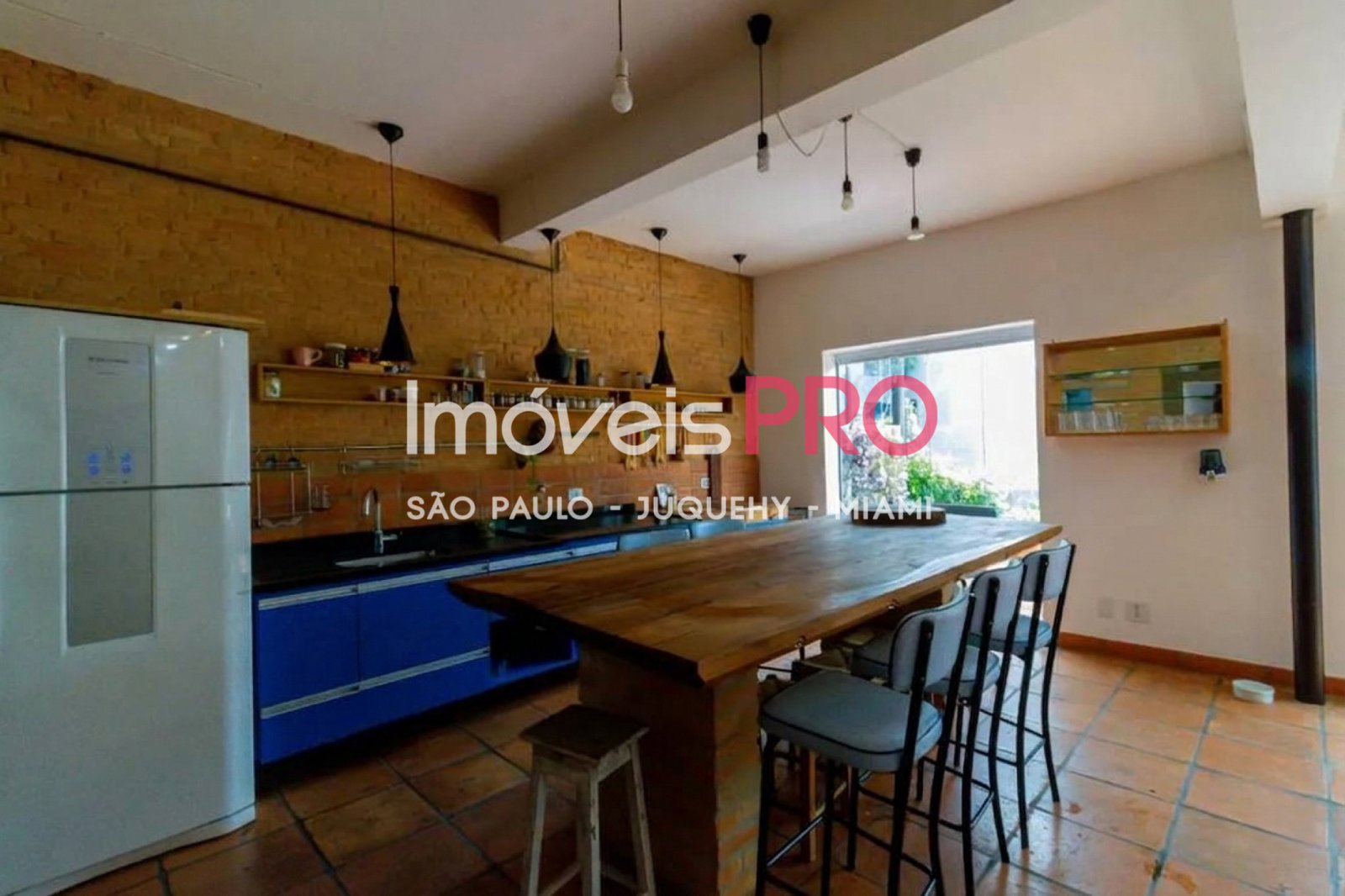 Foto :: IP40196