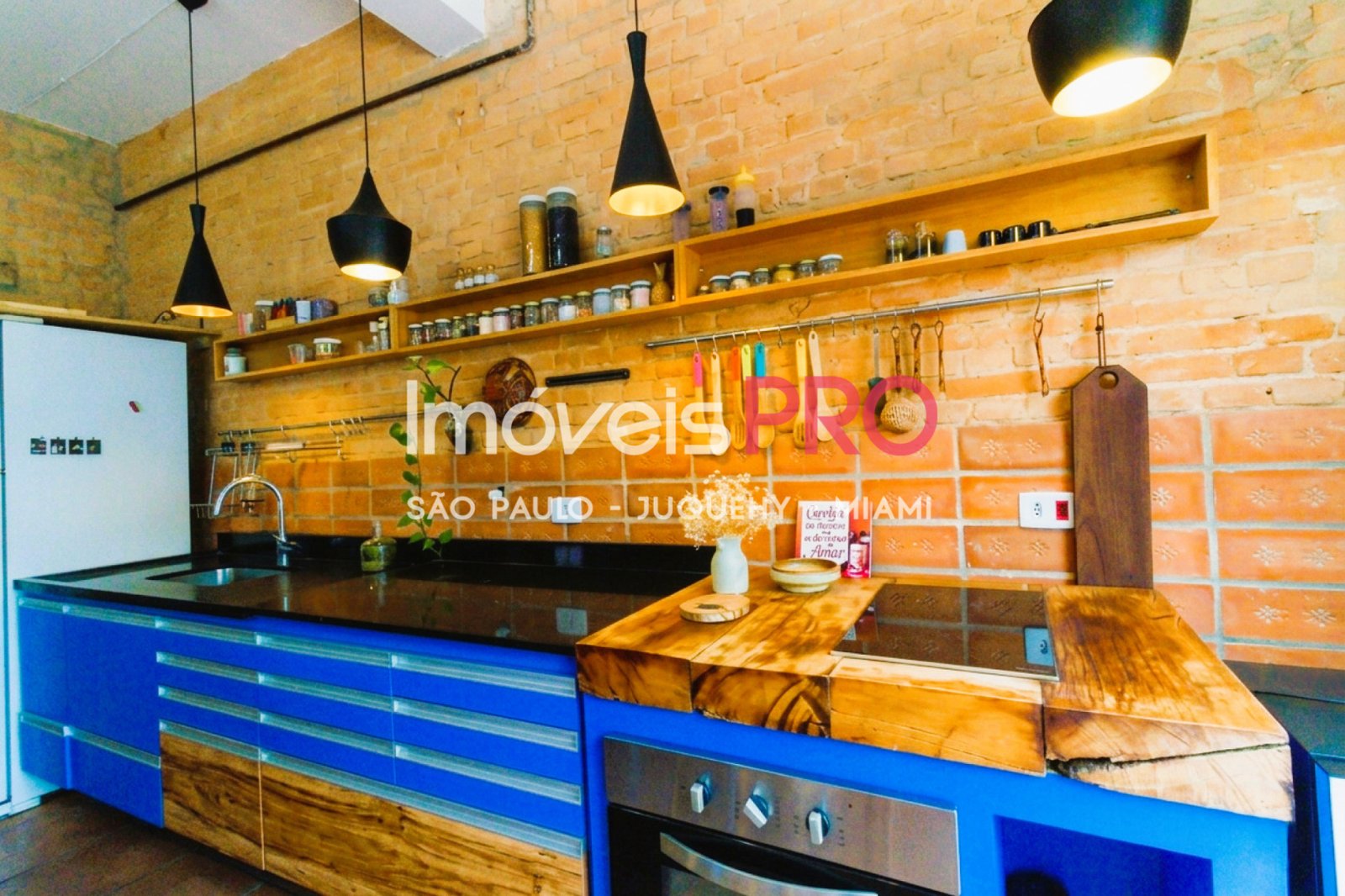 Foto :: IP40196