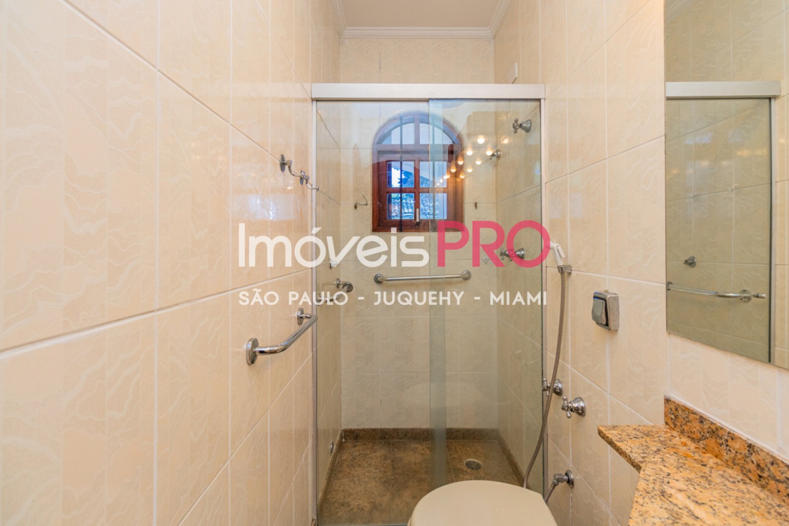 Foto :: IP40208