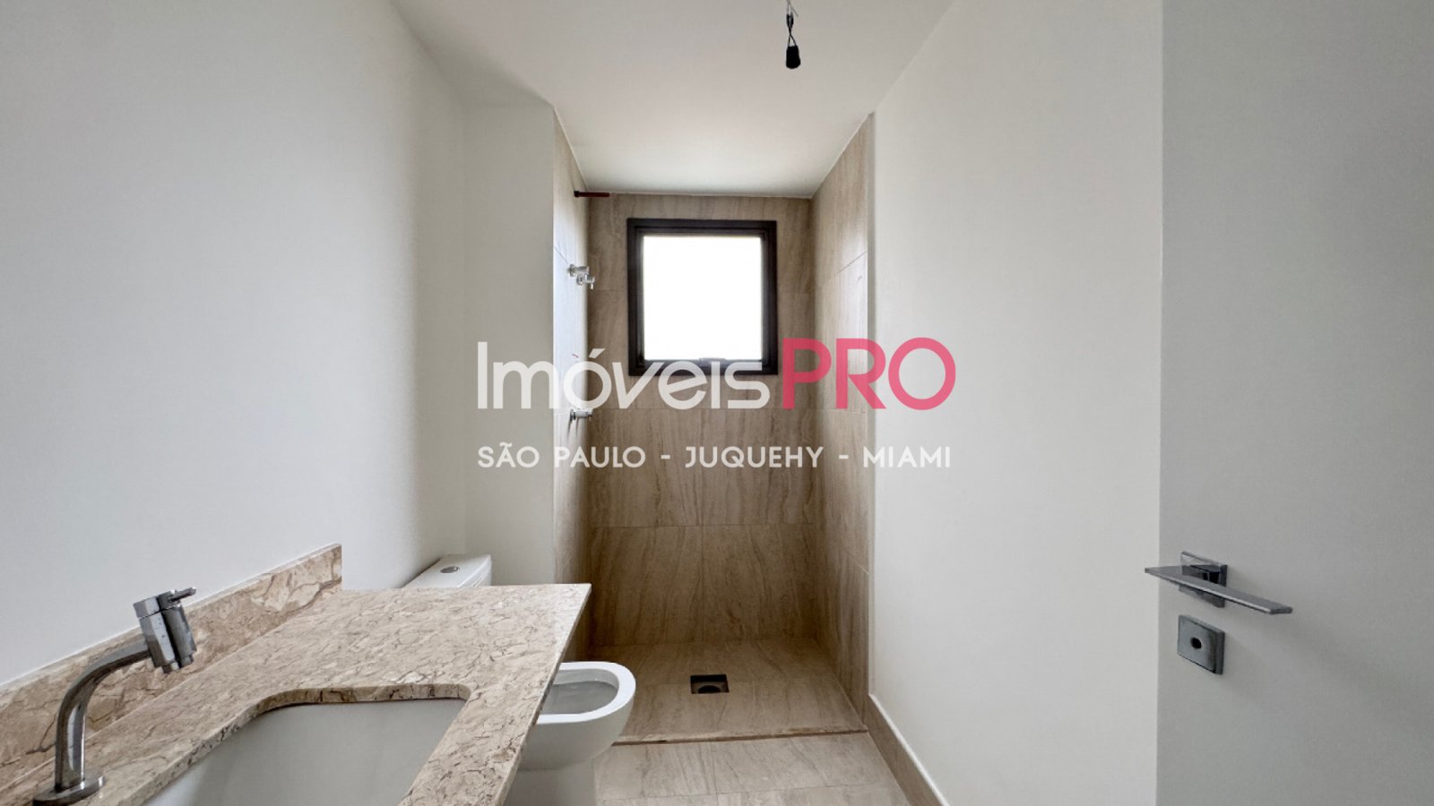 Foto :: IP40225