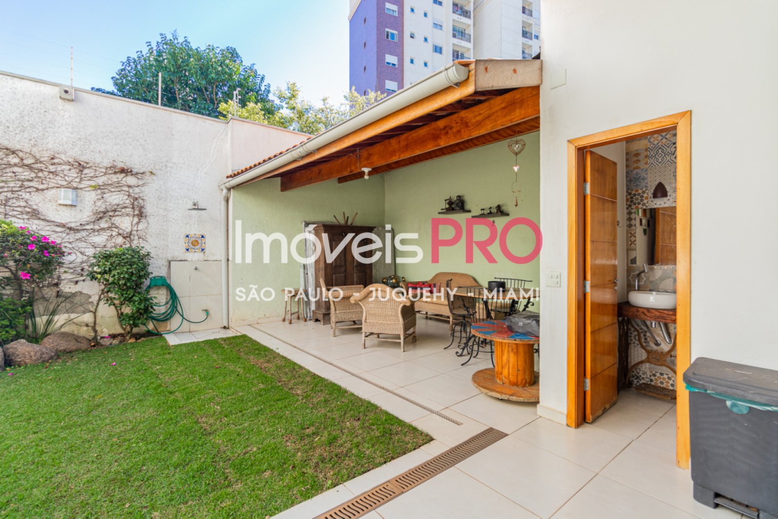 Foto :: https://assets.imoveispro.com.br/thumb/IP40233/casa-venda-vila-mariana_IP40233_35_1920x1080.jpg?