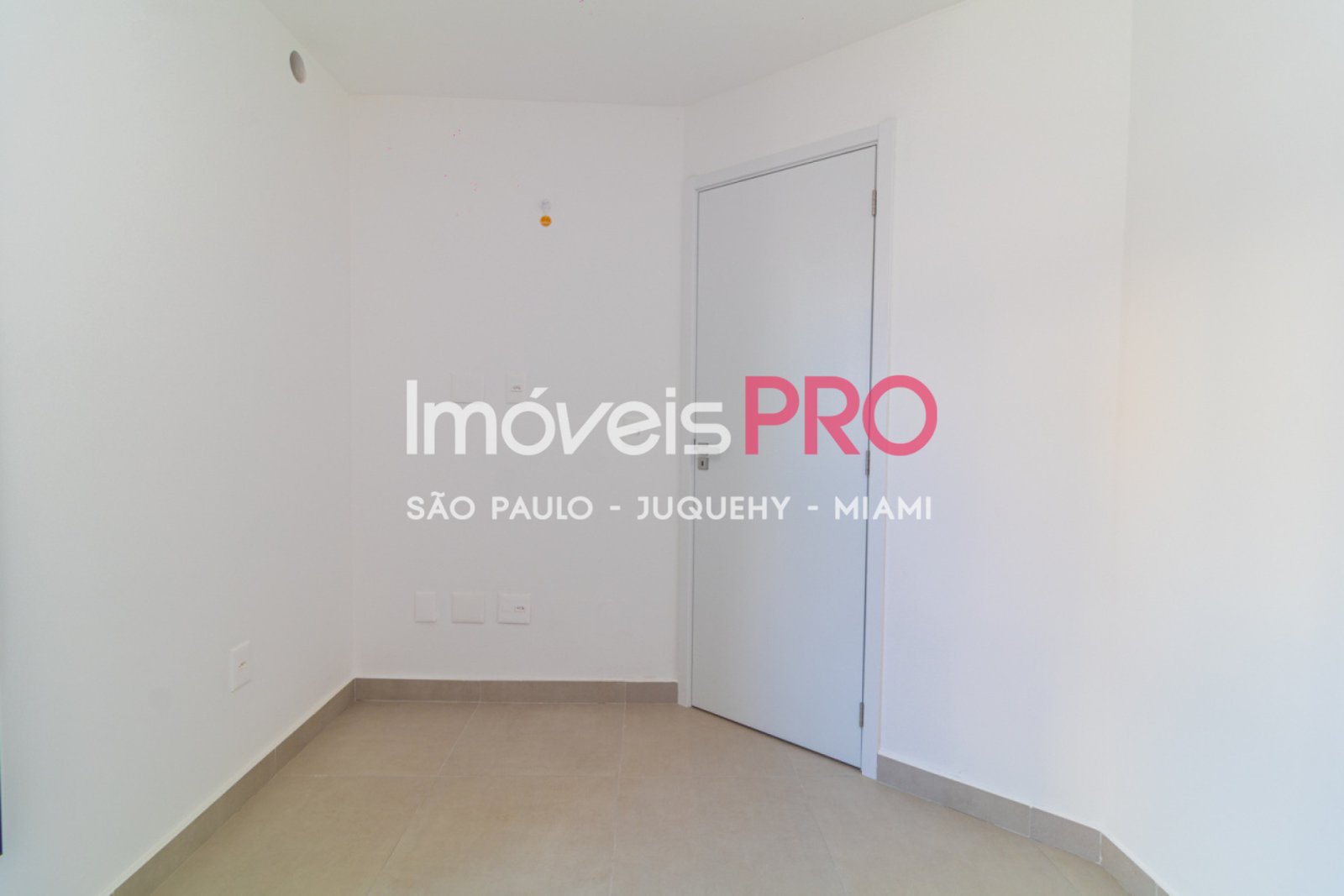Foto :: IP40241