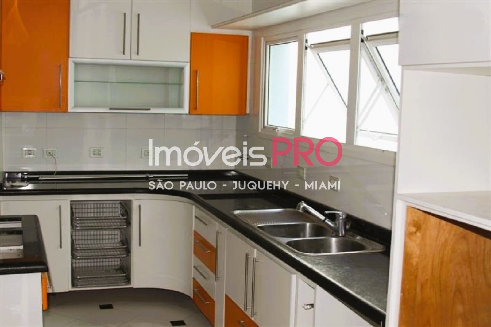 Foto :: https://assets.imoveispro.com.br/thumb/IP40242/casa-venda-bosque-da-saude_IP40242_11_1920x1080.jpg?