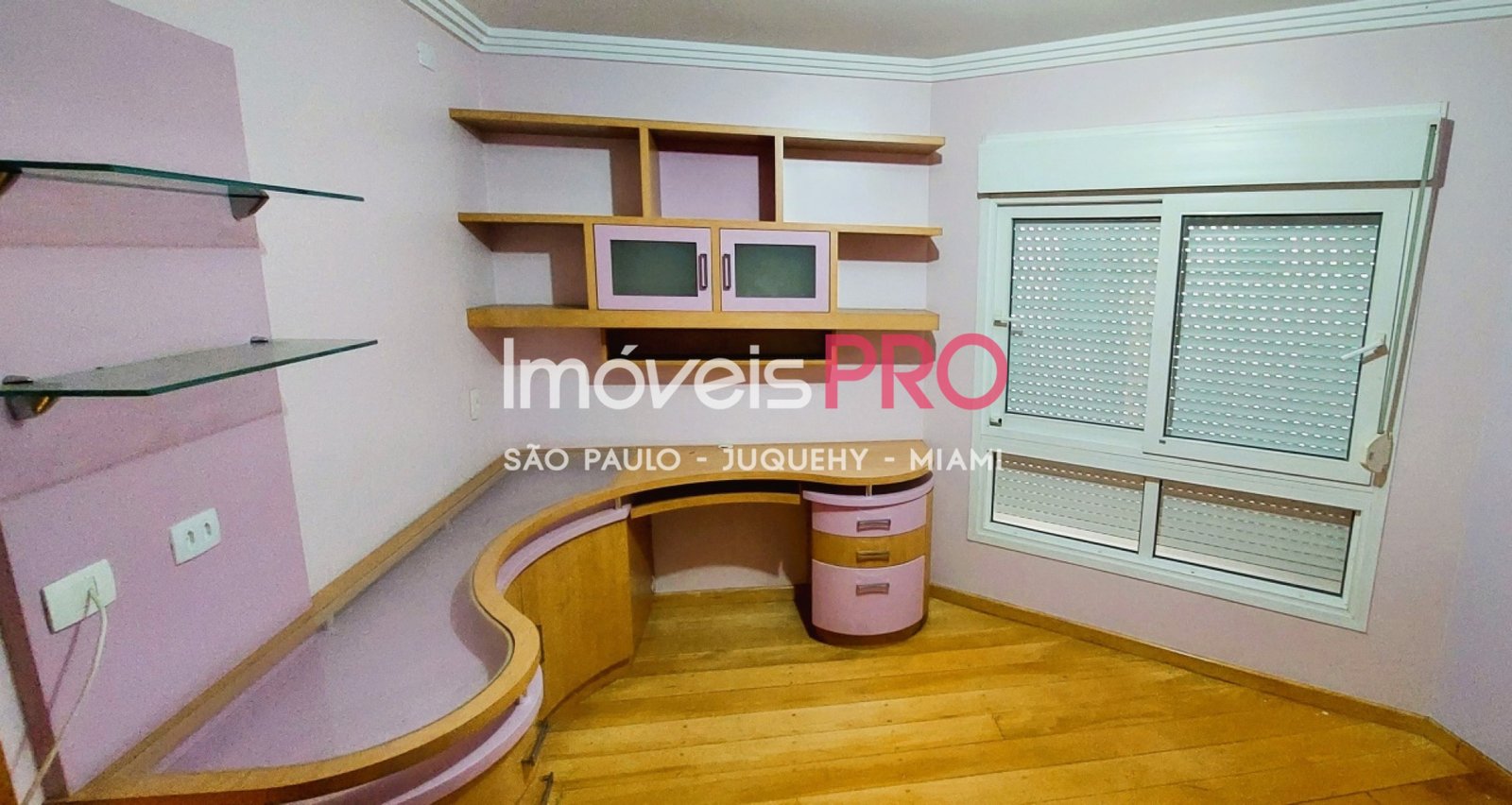Foto :: IP40242