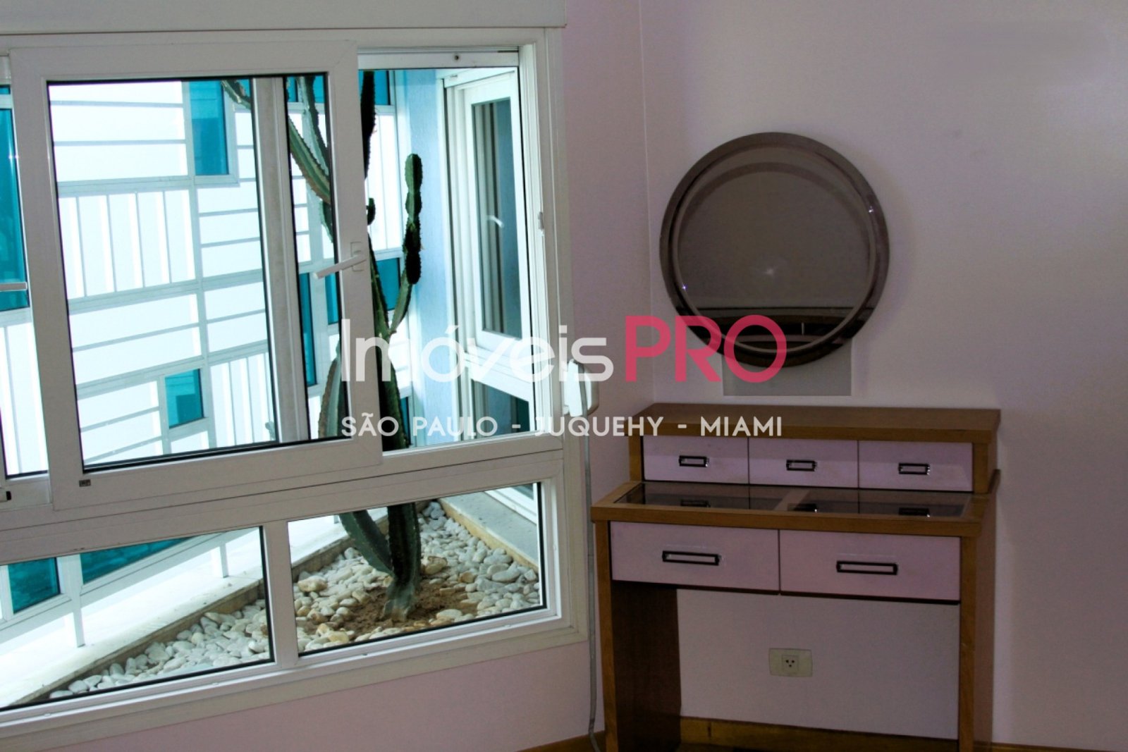 Foto :: IP40242