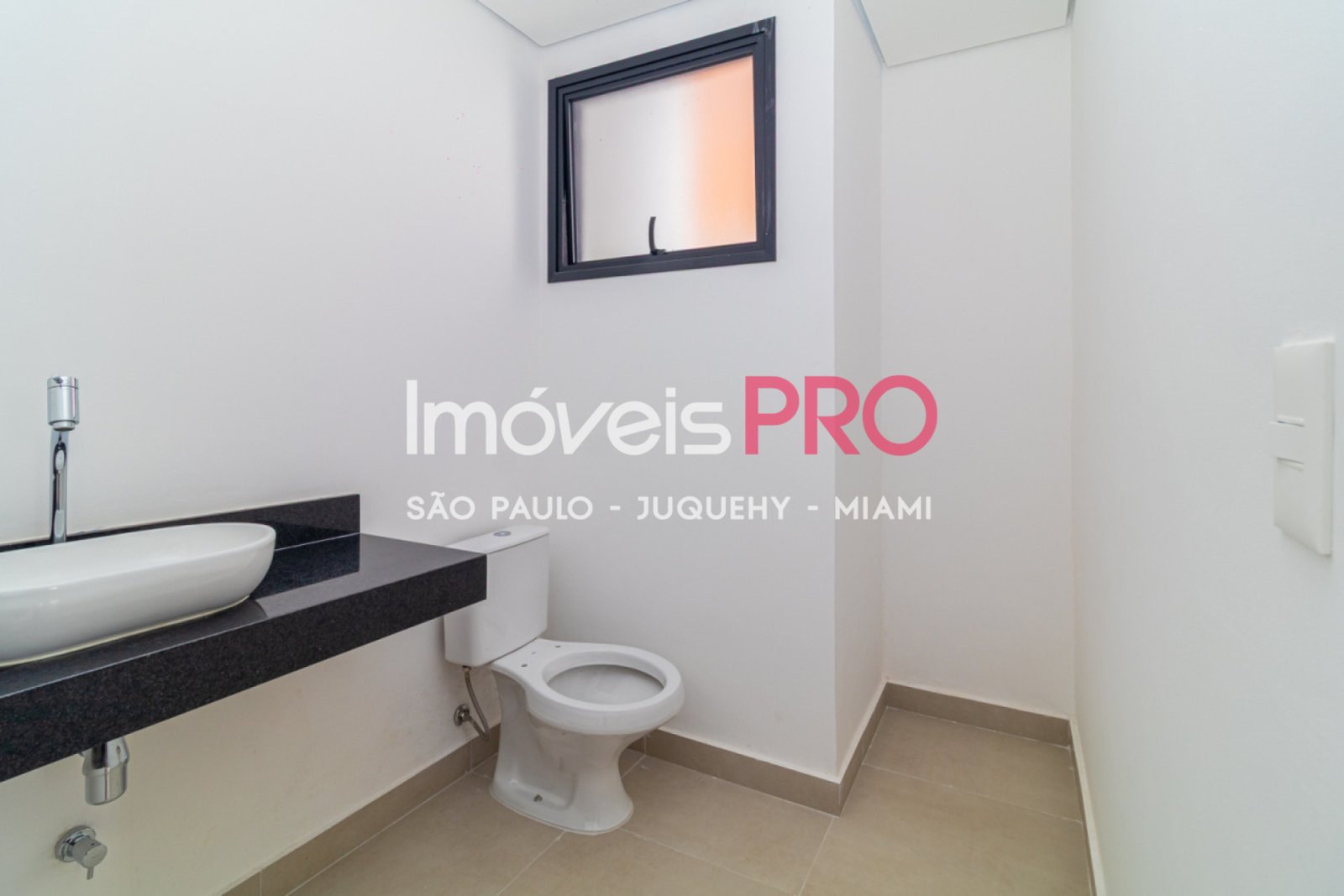 Foto :: IP40244