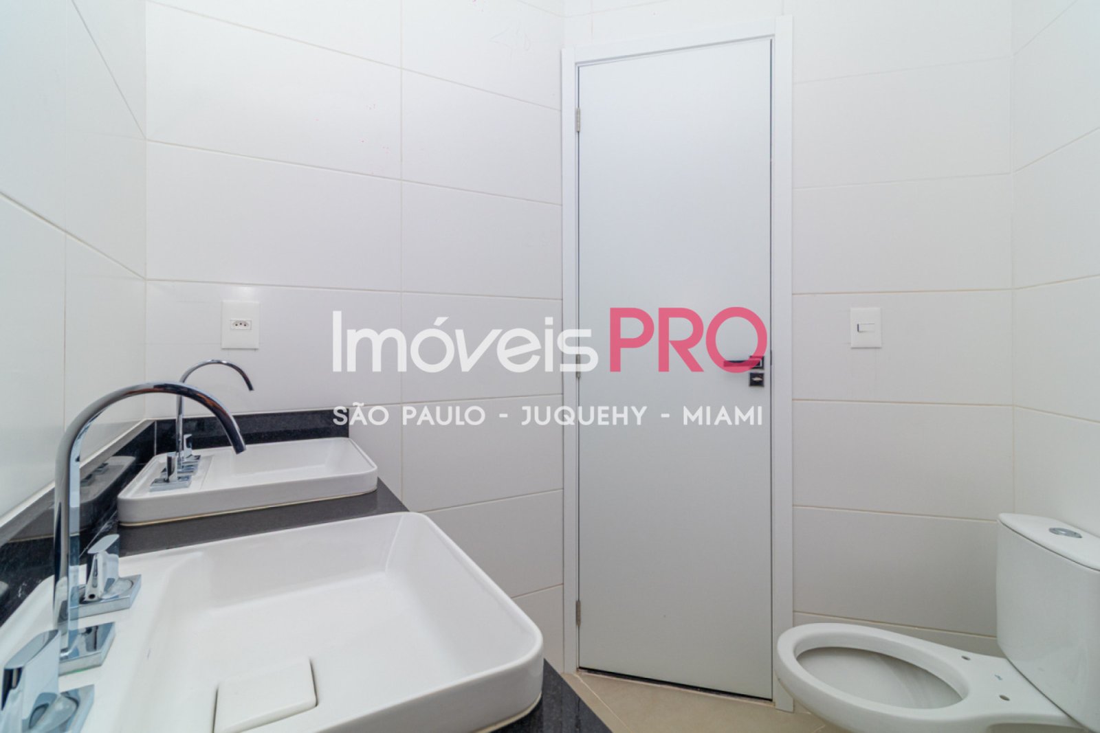 Foto :: IP40244