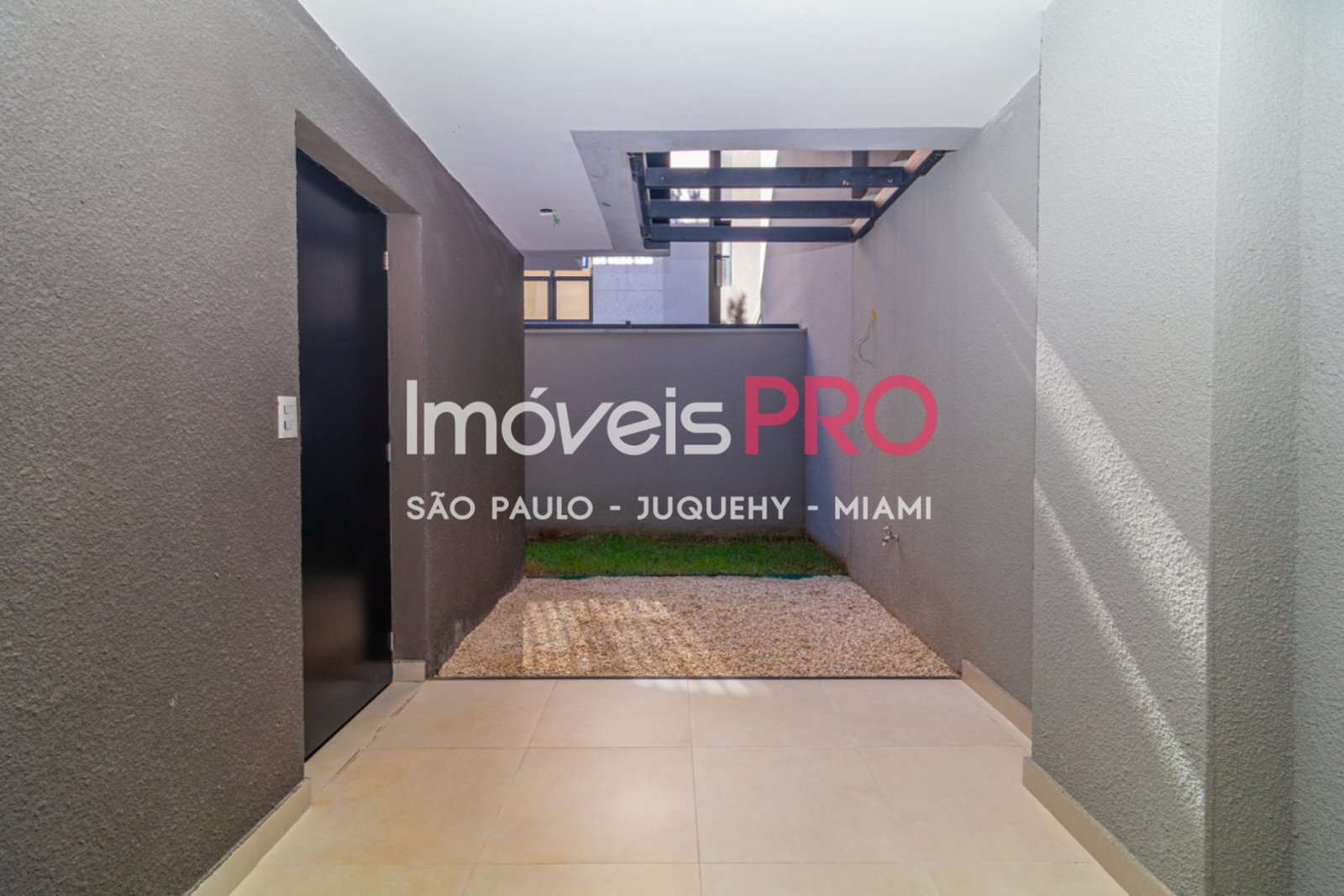 Foto :: IP40244
