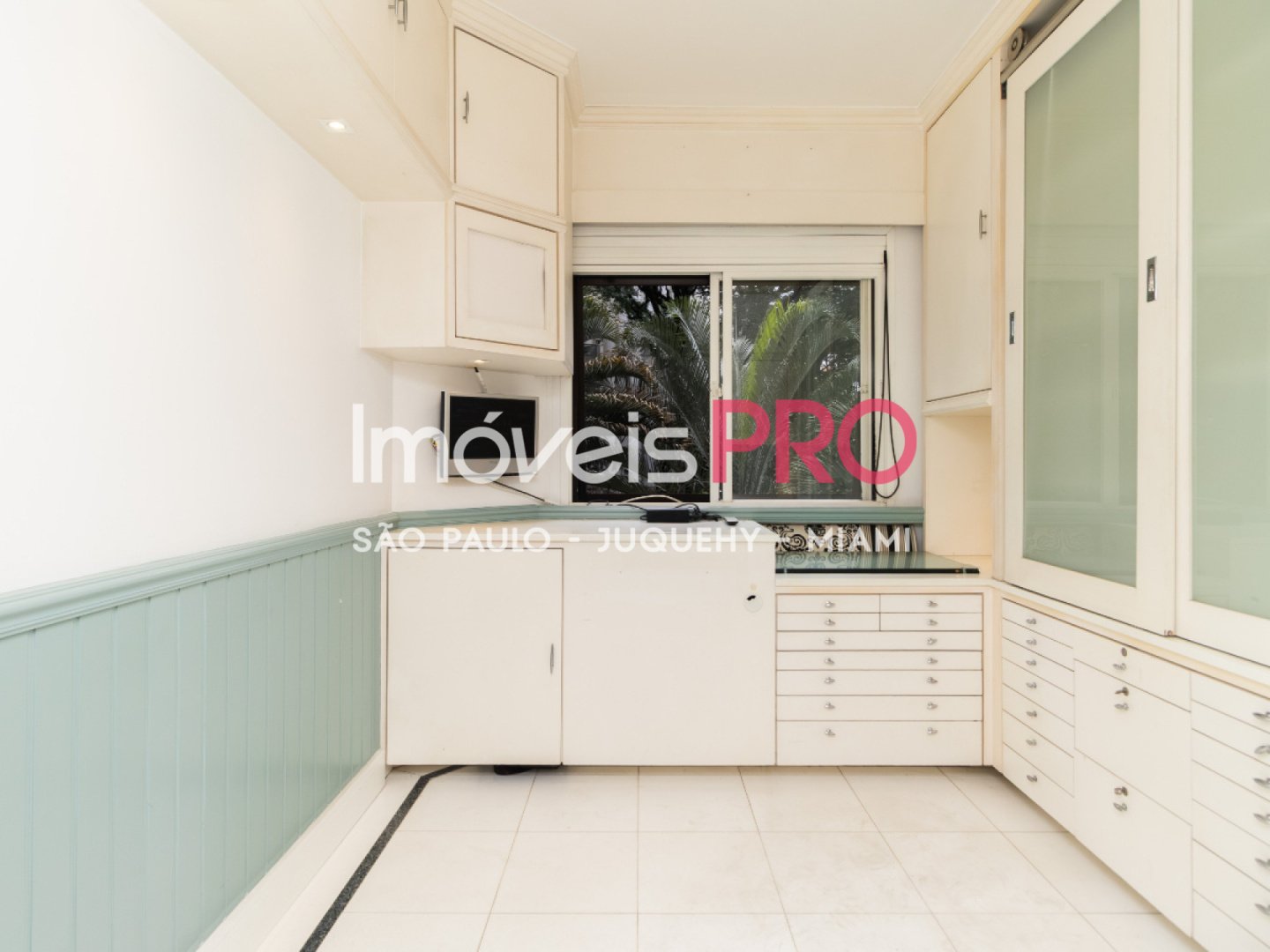 Foto :: IP40246