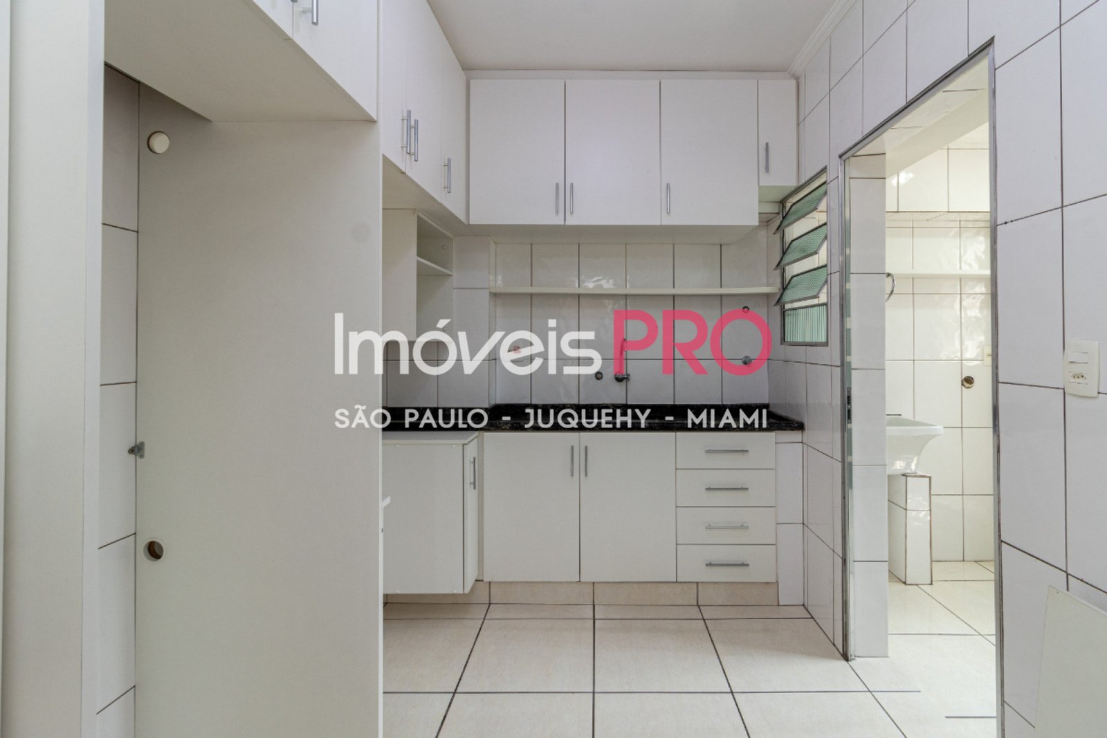 Foto :: IP40248