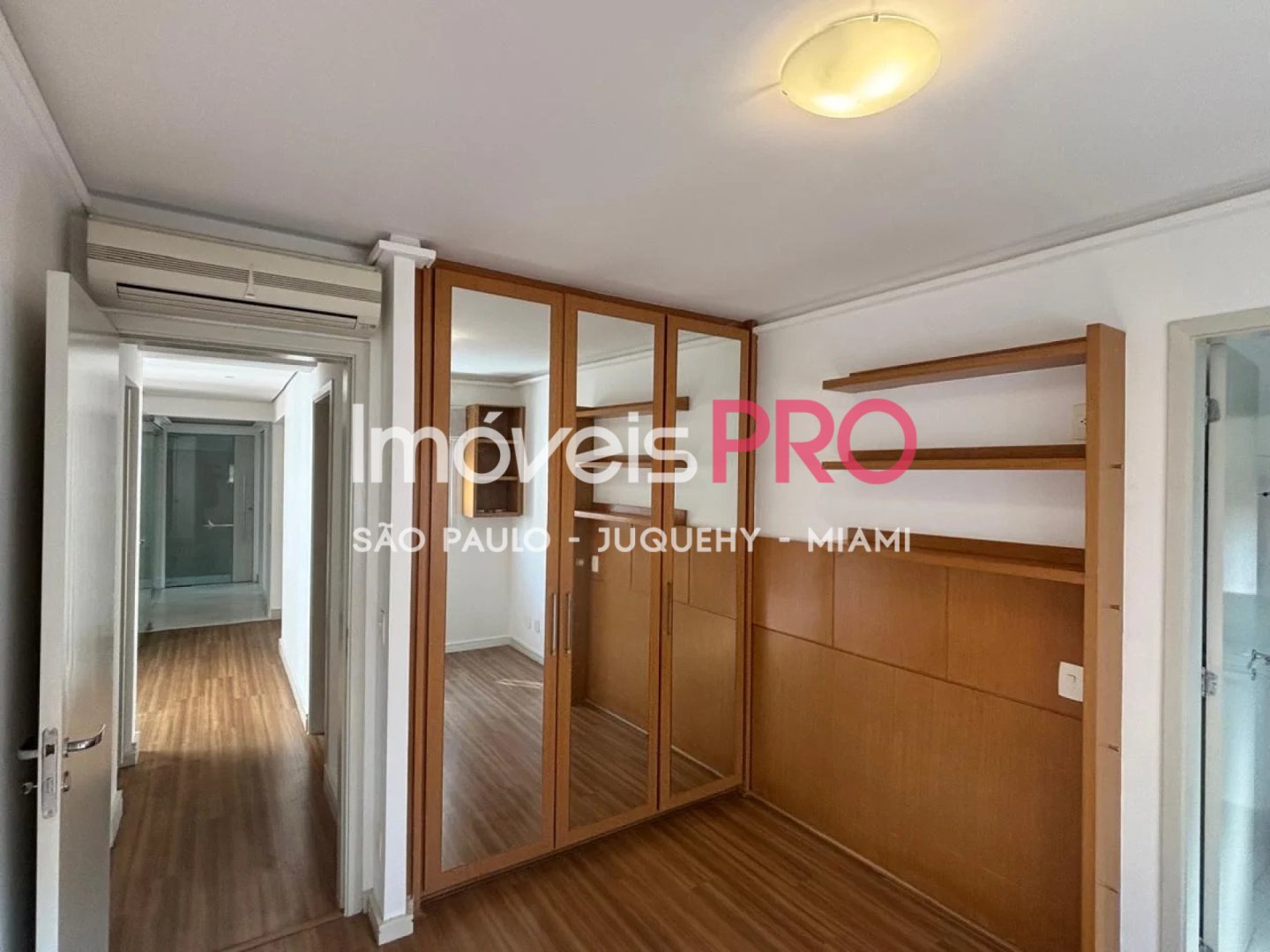 Foto :: IP40259